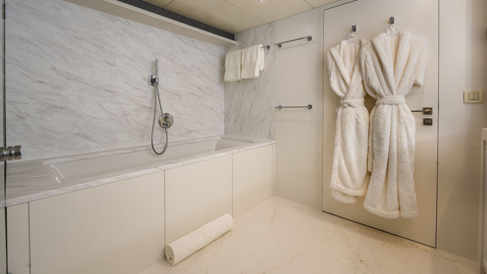 Master En-Suite Tub