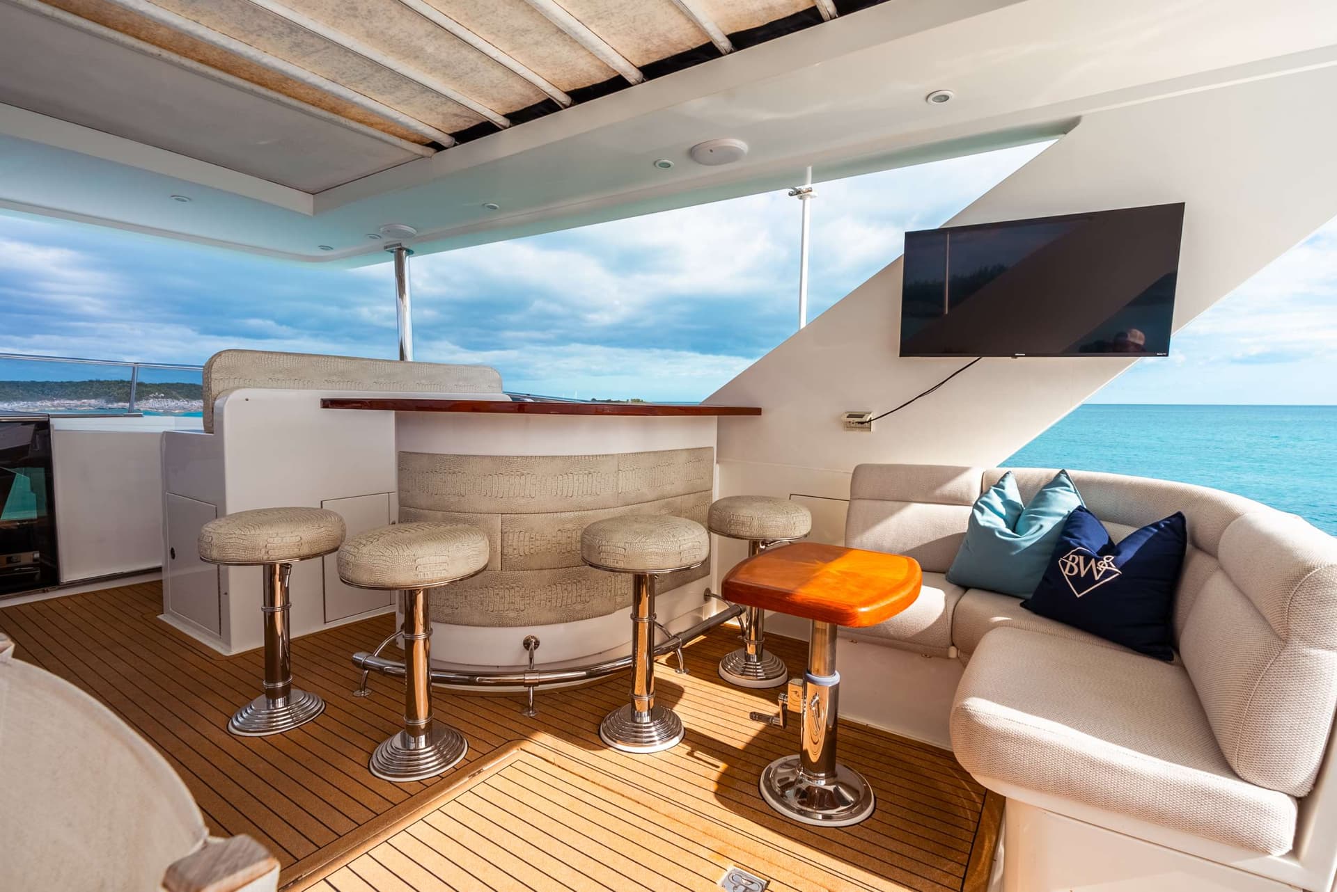 Flybridge Bar and Seating