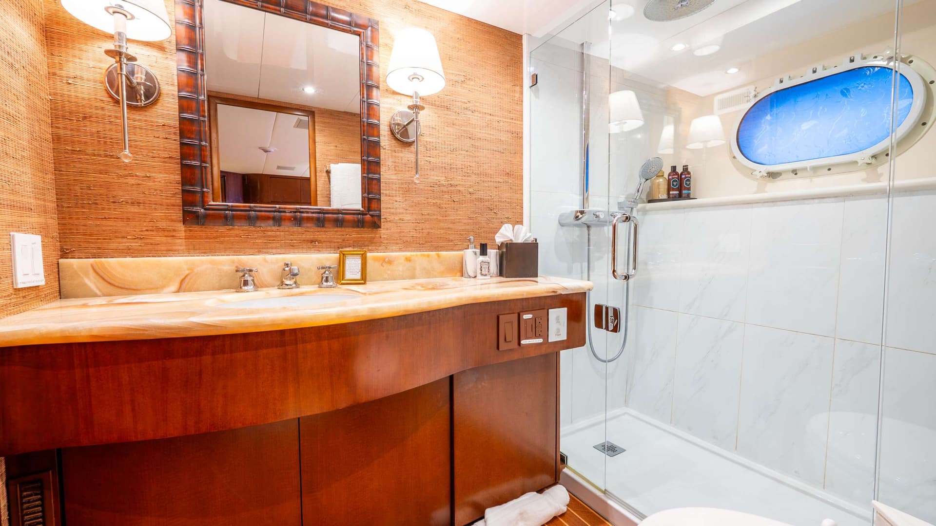 Queen 1 Ensuite