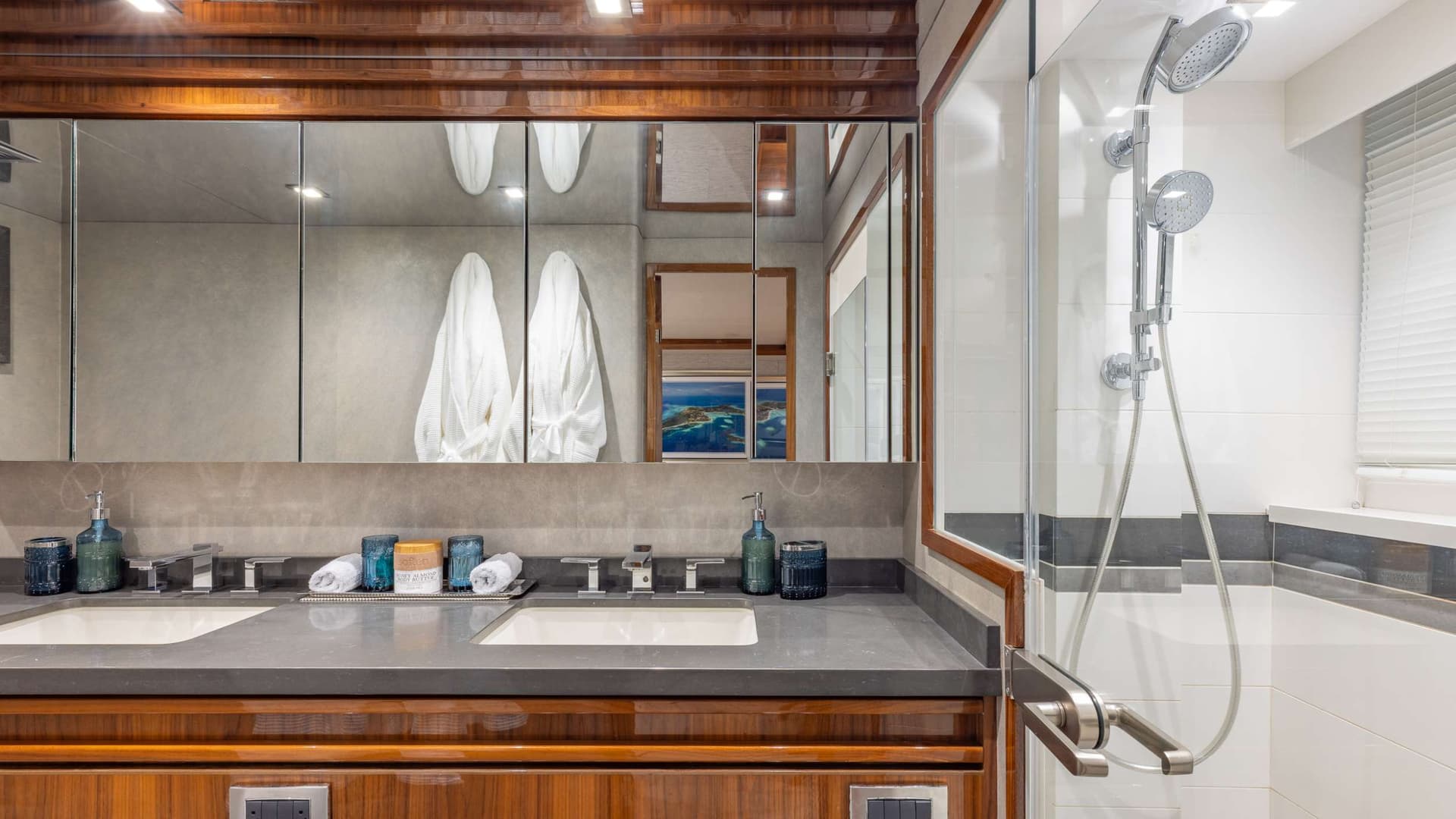 King Primary Stateroom En-suite