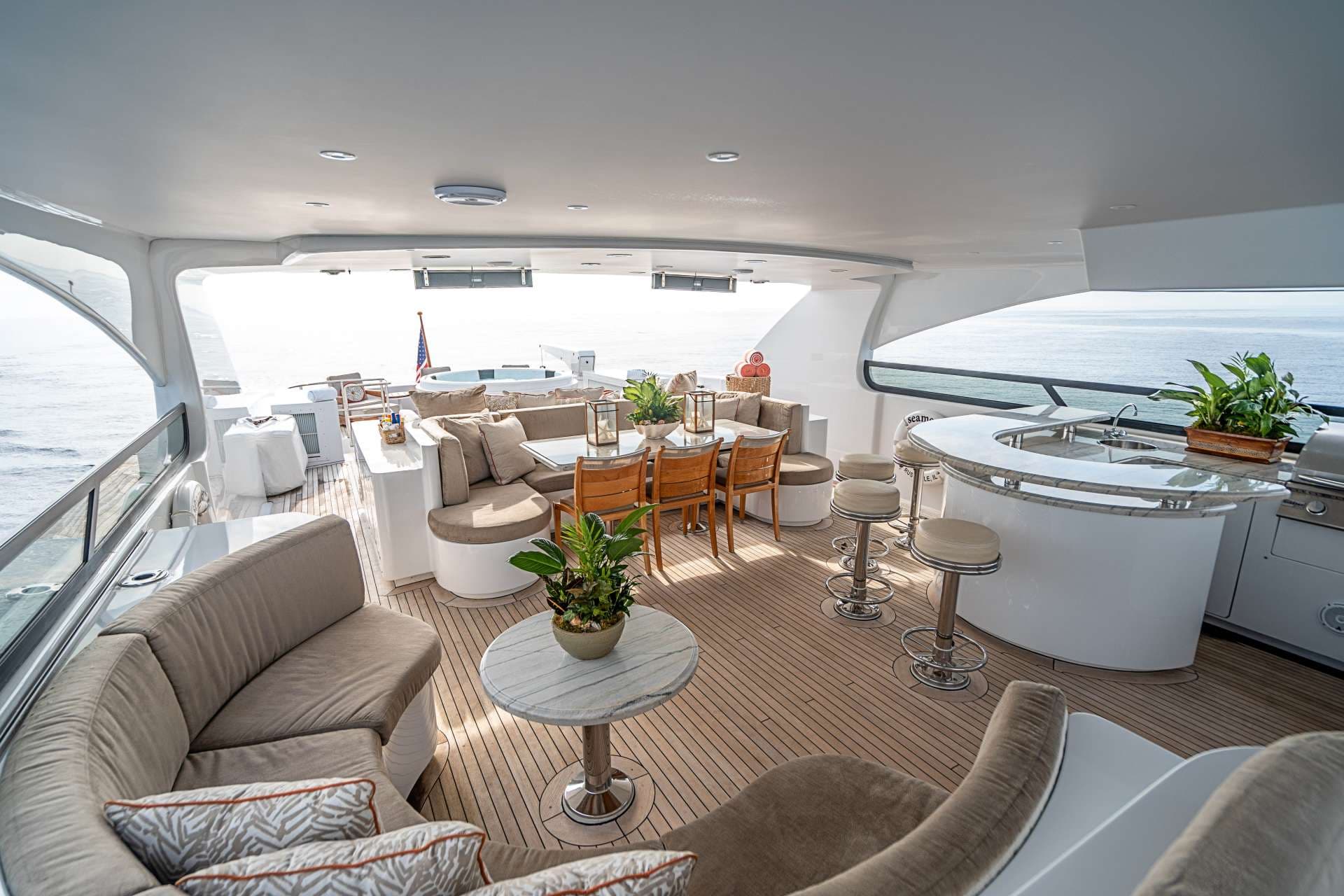 Flybridge forward