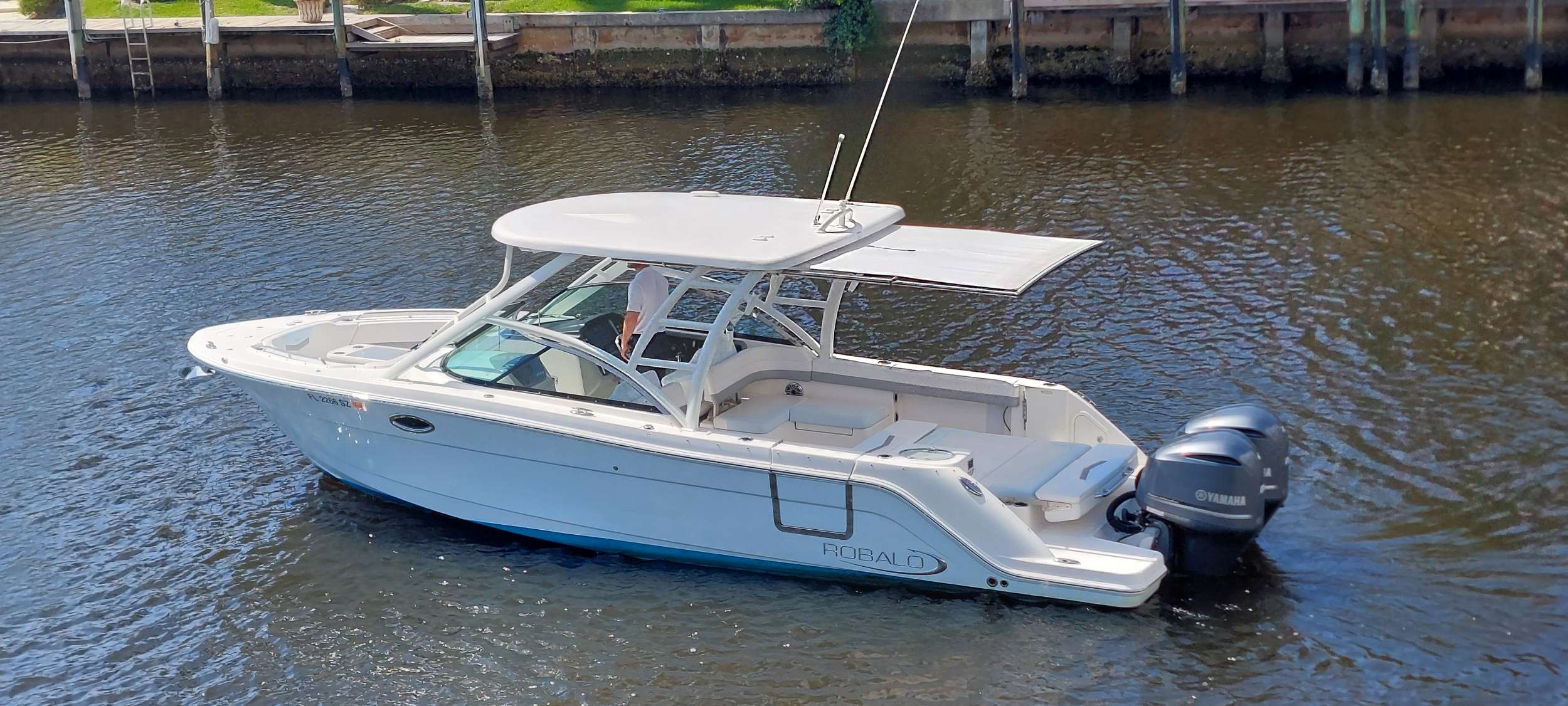 31' Robalo towed tender