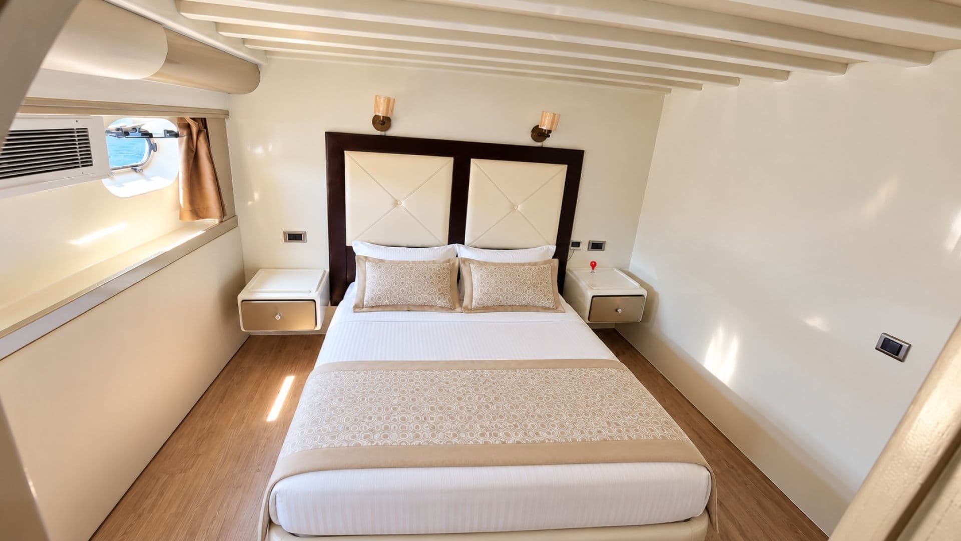 Double cabin