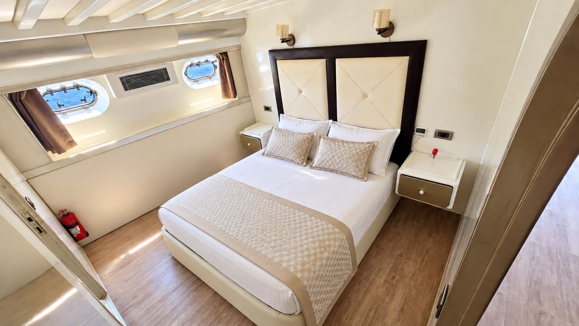 Double cabin