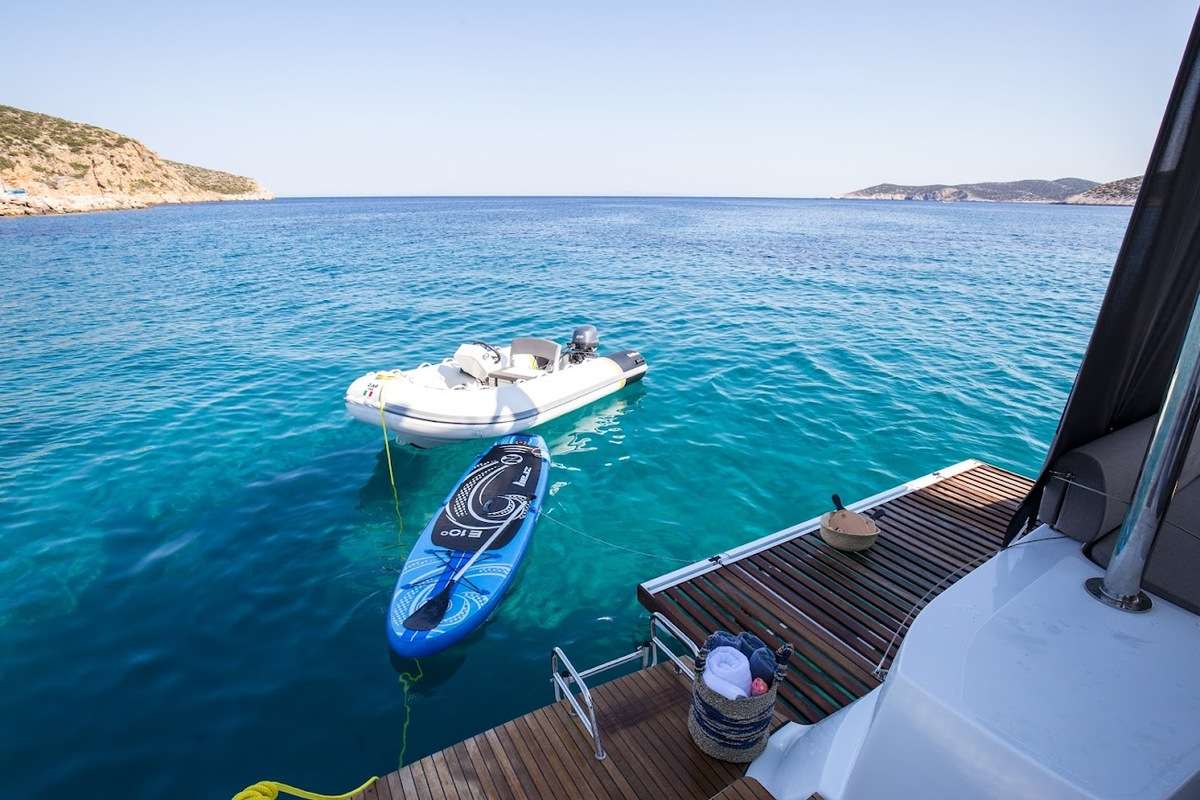 Hydraulic swimming platform