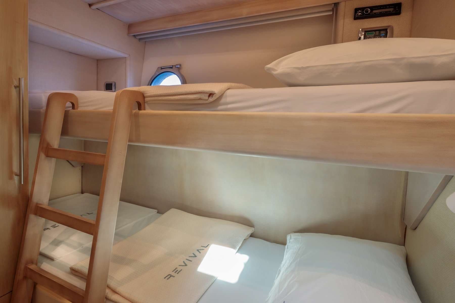 Up & Down bed cabin