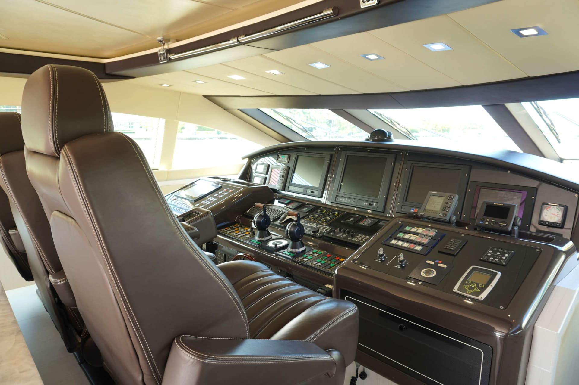 Mangusta 105'