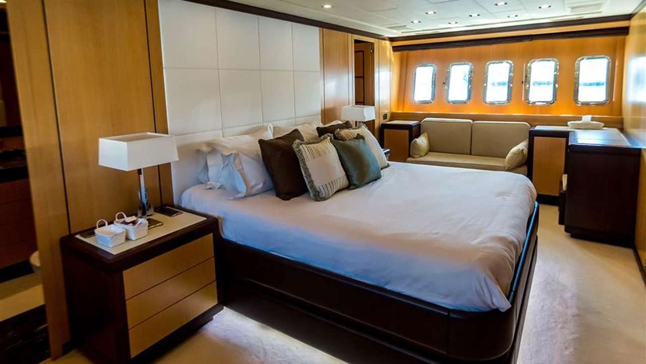 Mangusta 105'