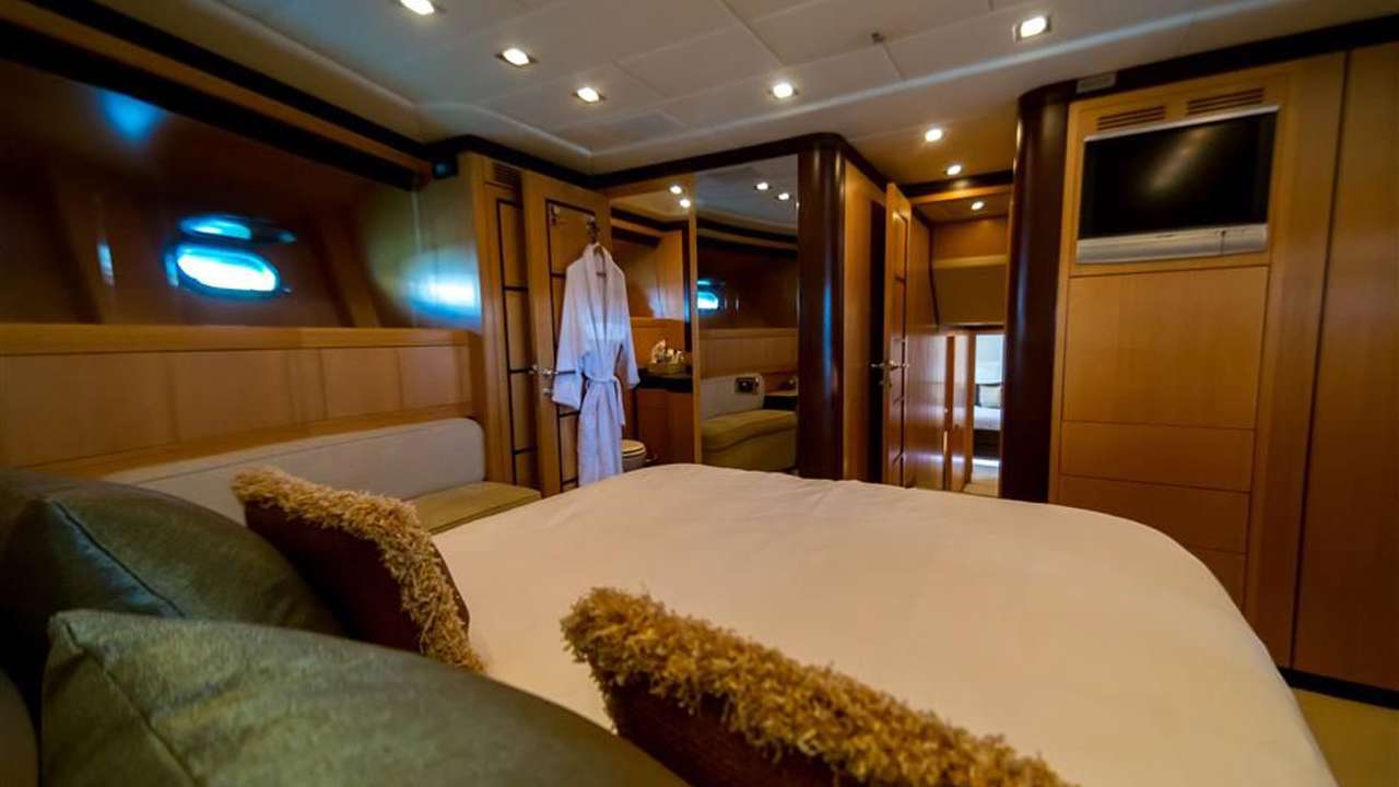 Mangusta 105'