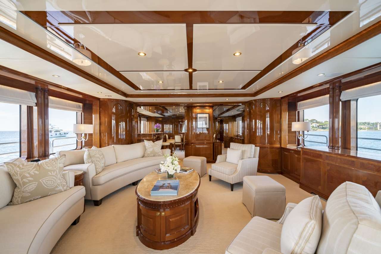 Aura - Main Saloon
