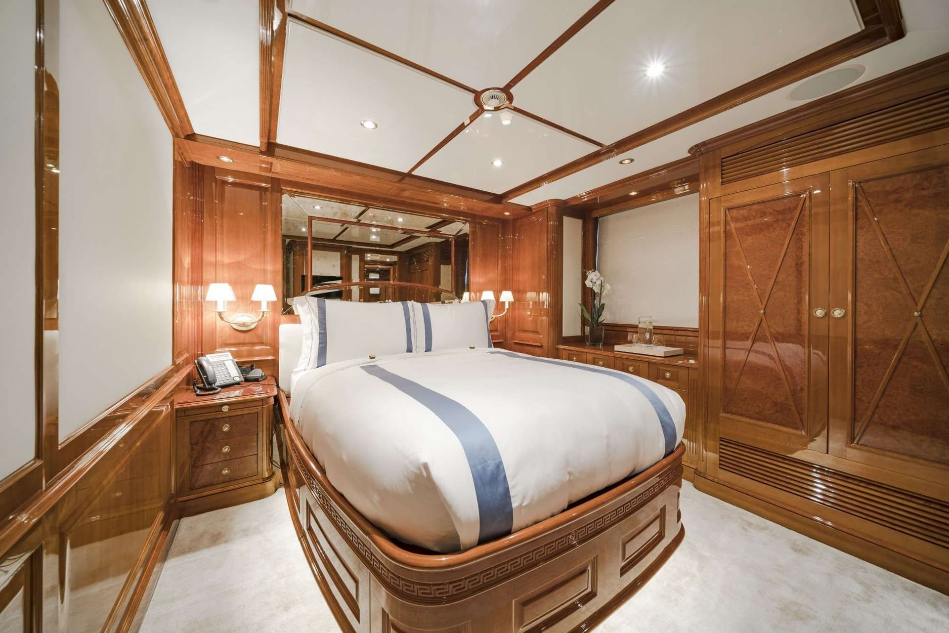 Aura - Starboard Double Cabin
