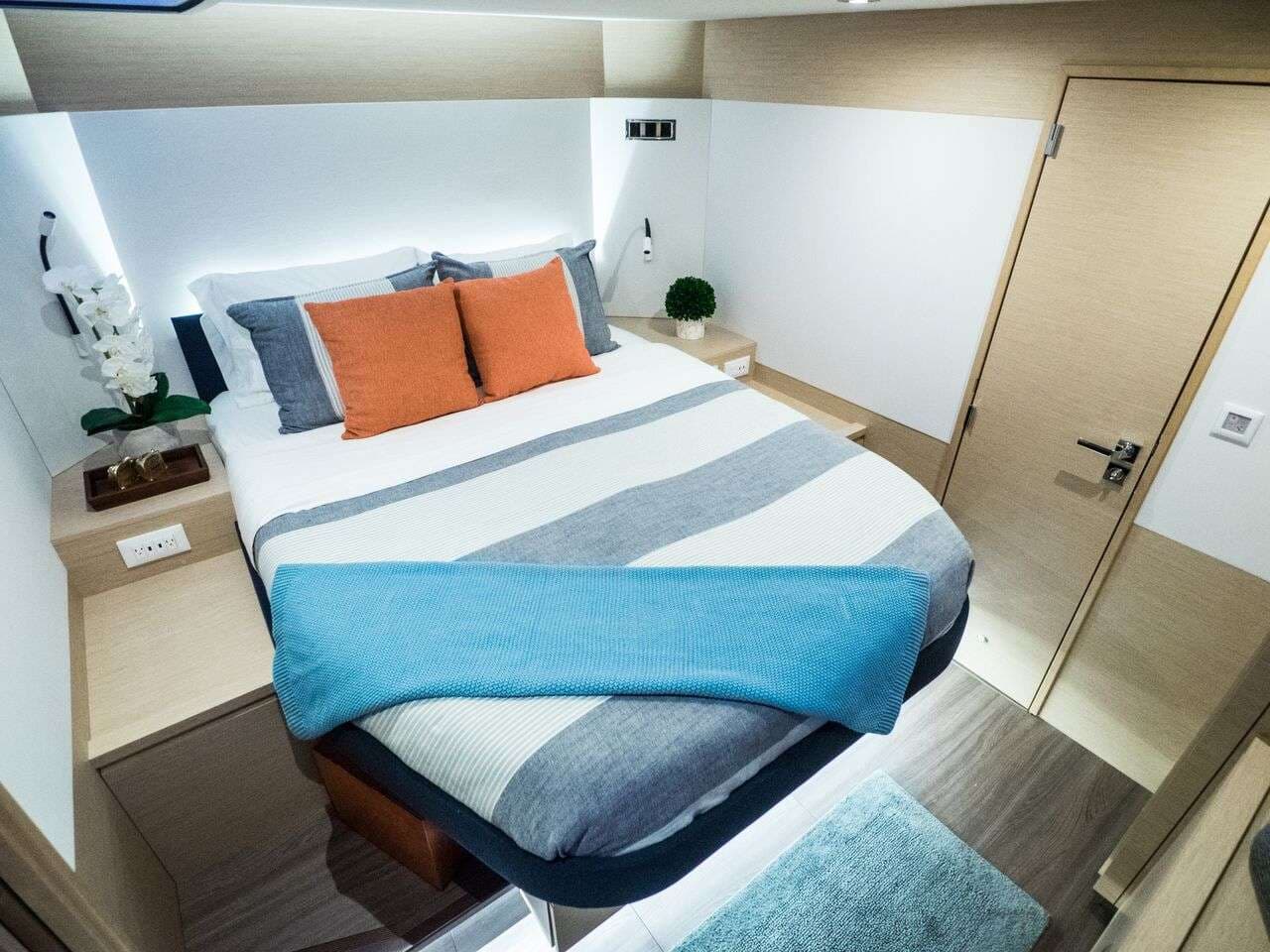 Queen guest cabin