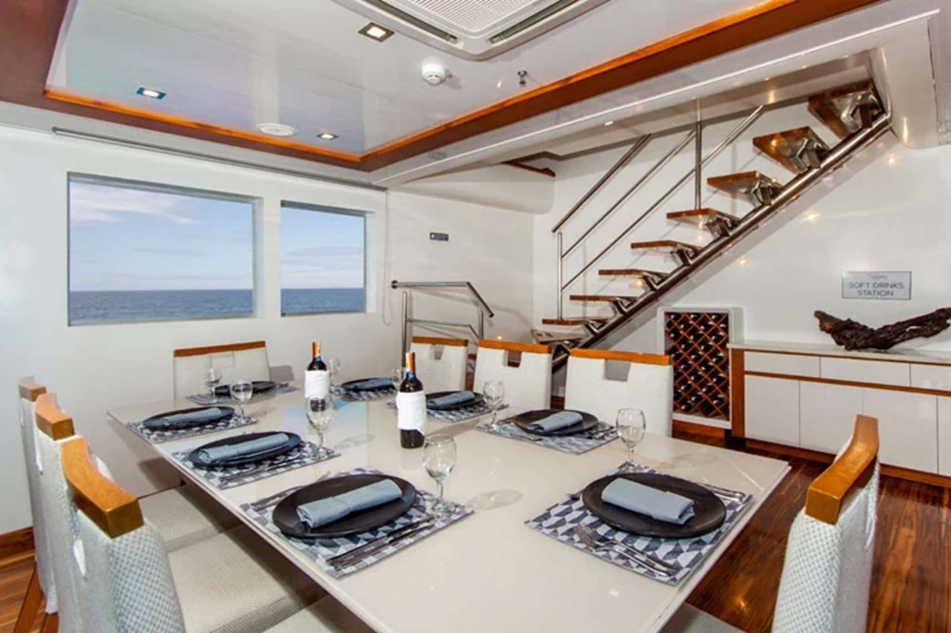 DINNING ROOM