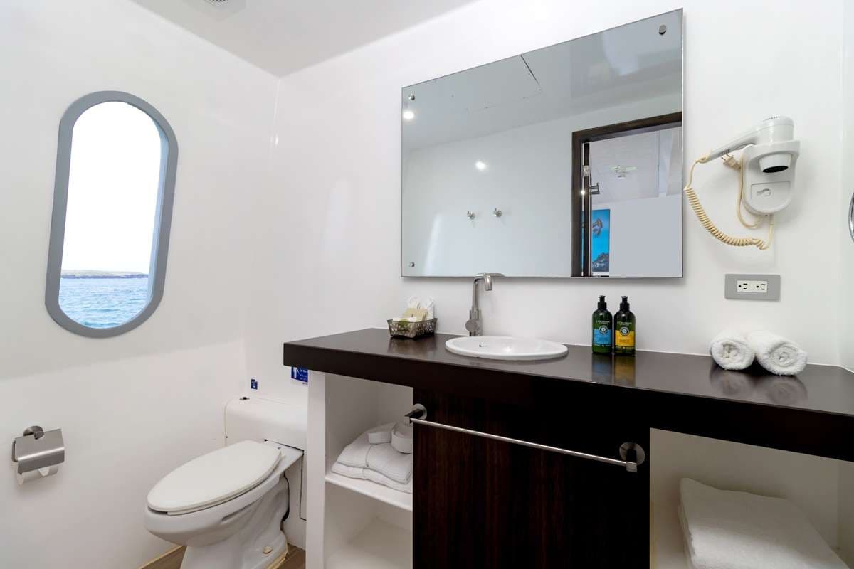 Main deck cabin bathroom