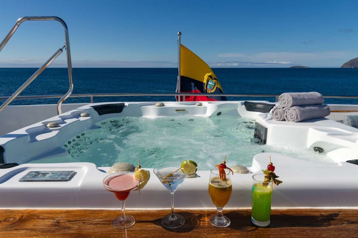 Sundeck Jacuzzi