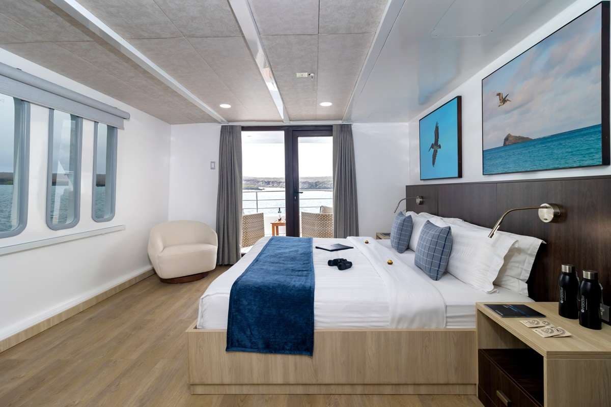 Upper deck balcony suite