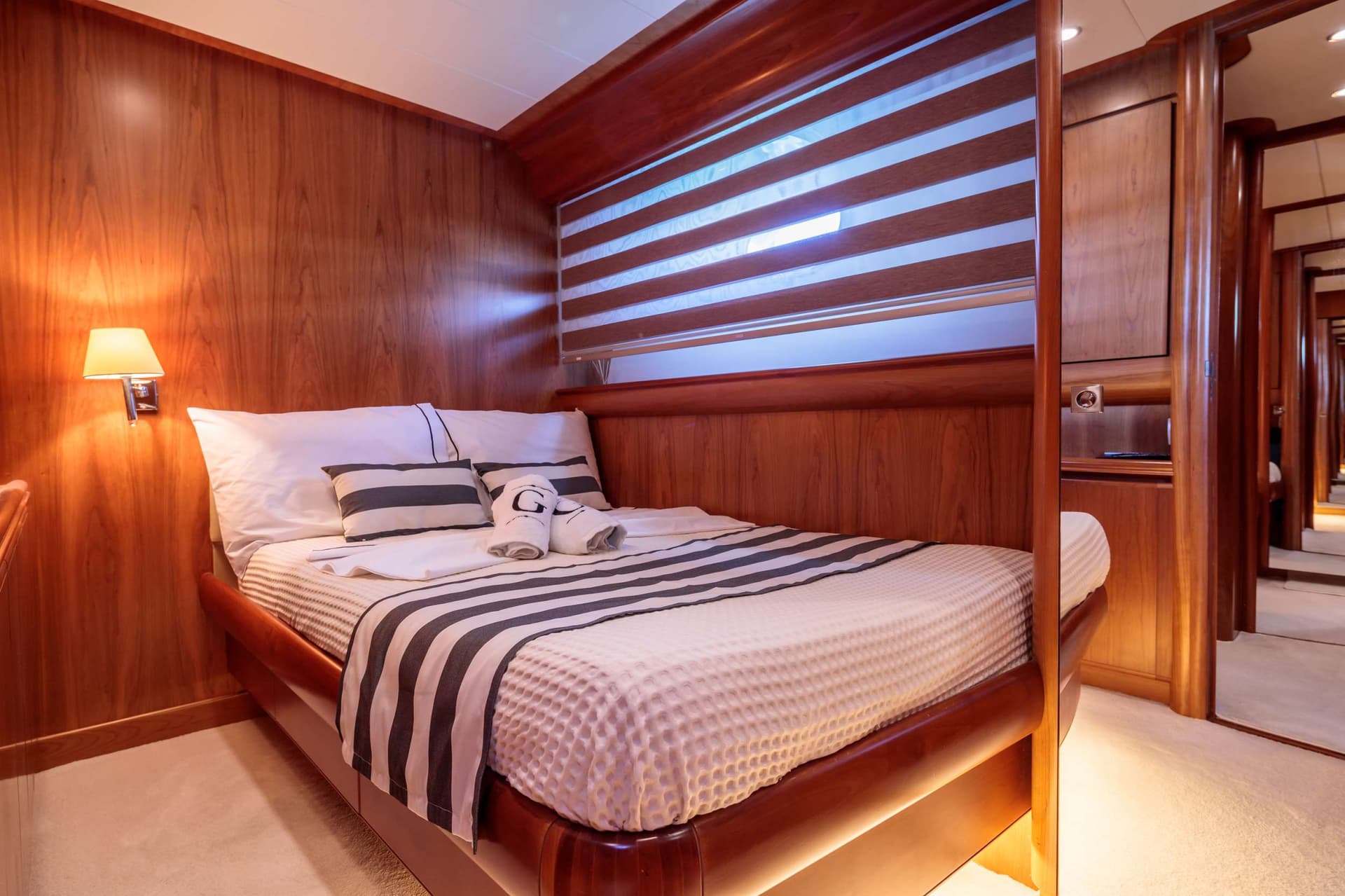 Semi-double cabin
