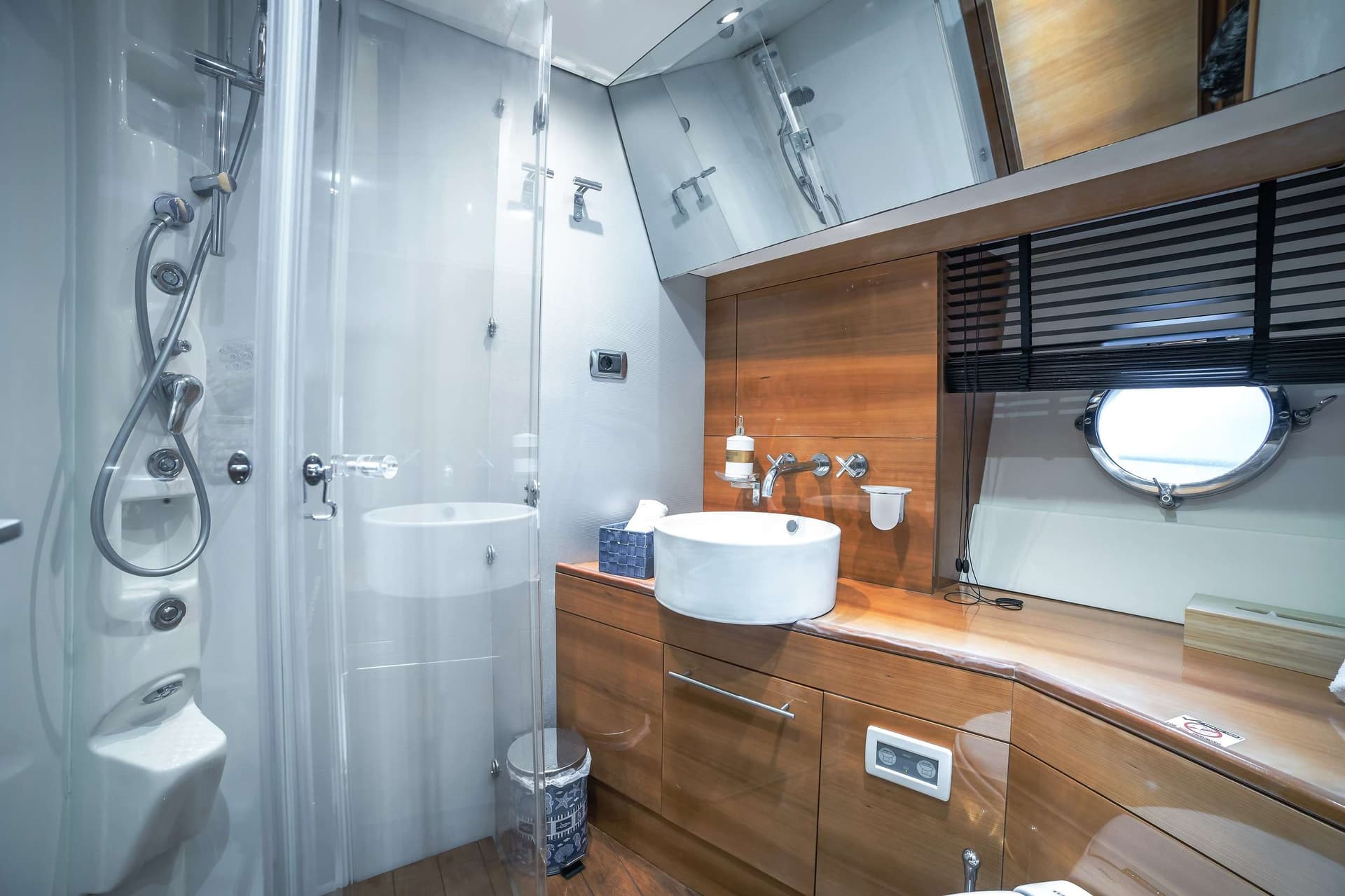 Twin cabin