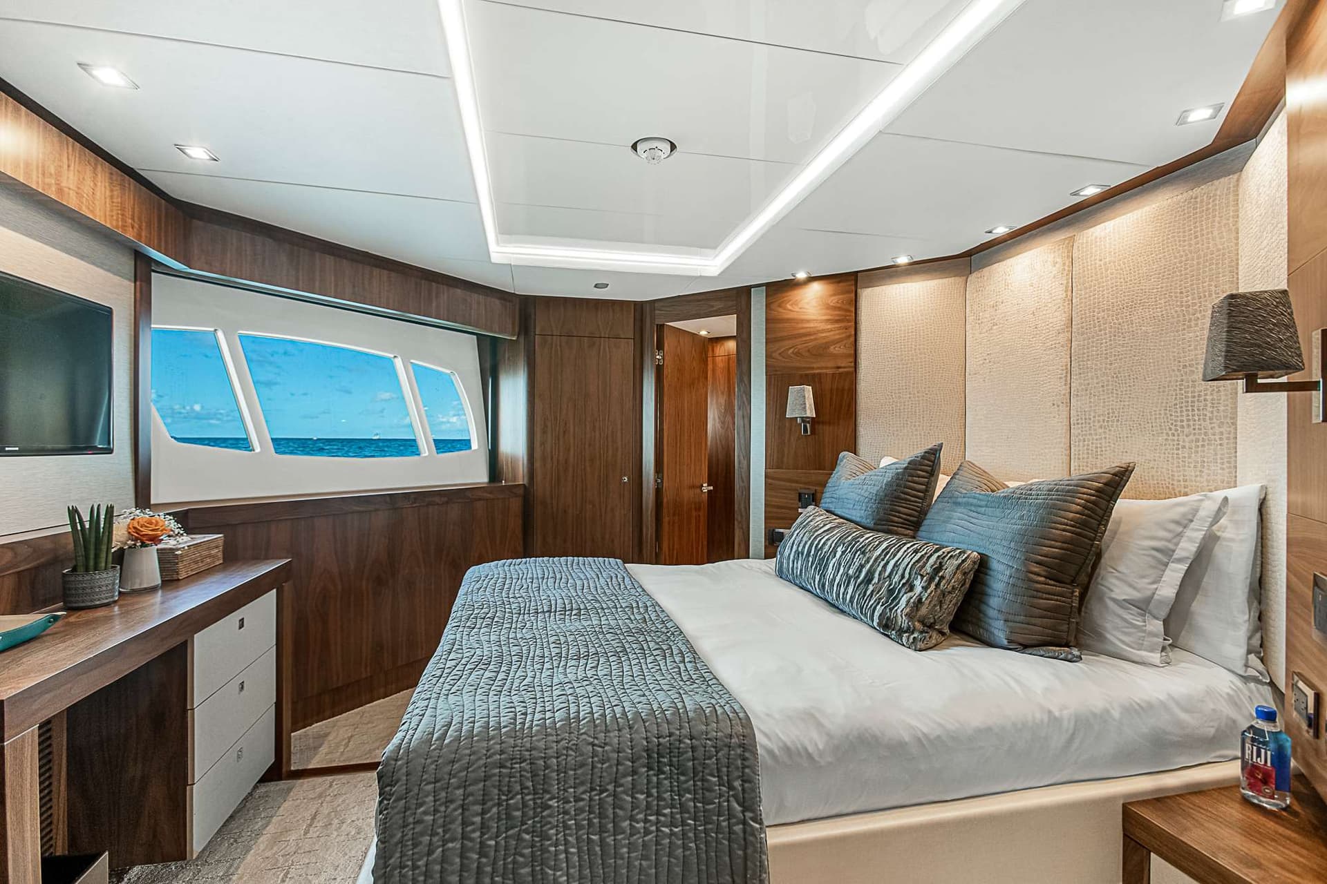 Double cabin