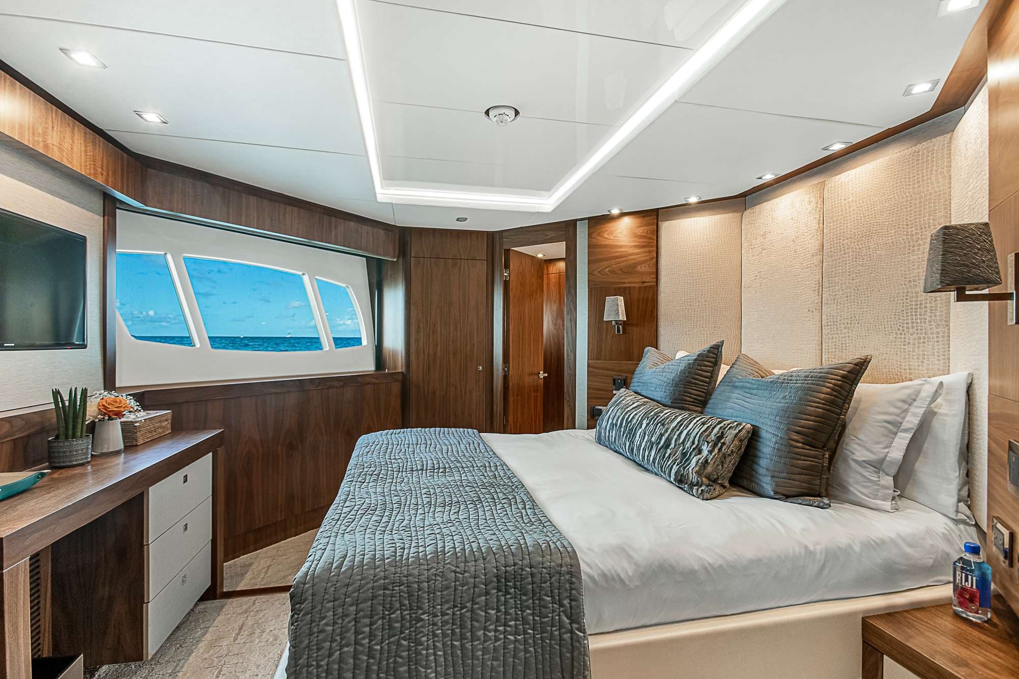 Double cabin