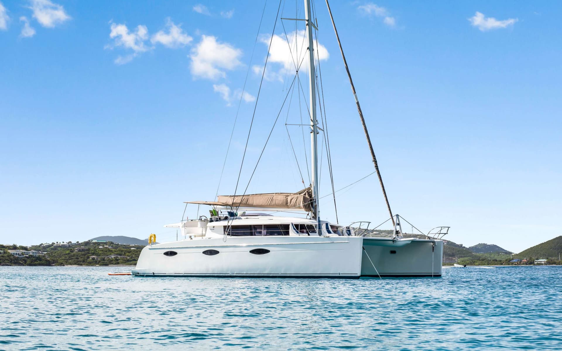 PERPETUAL BLUE – Fountaine Pajot