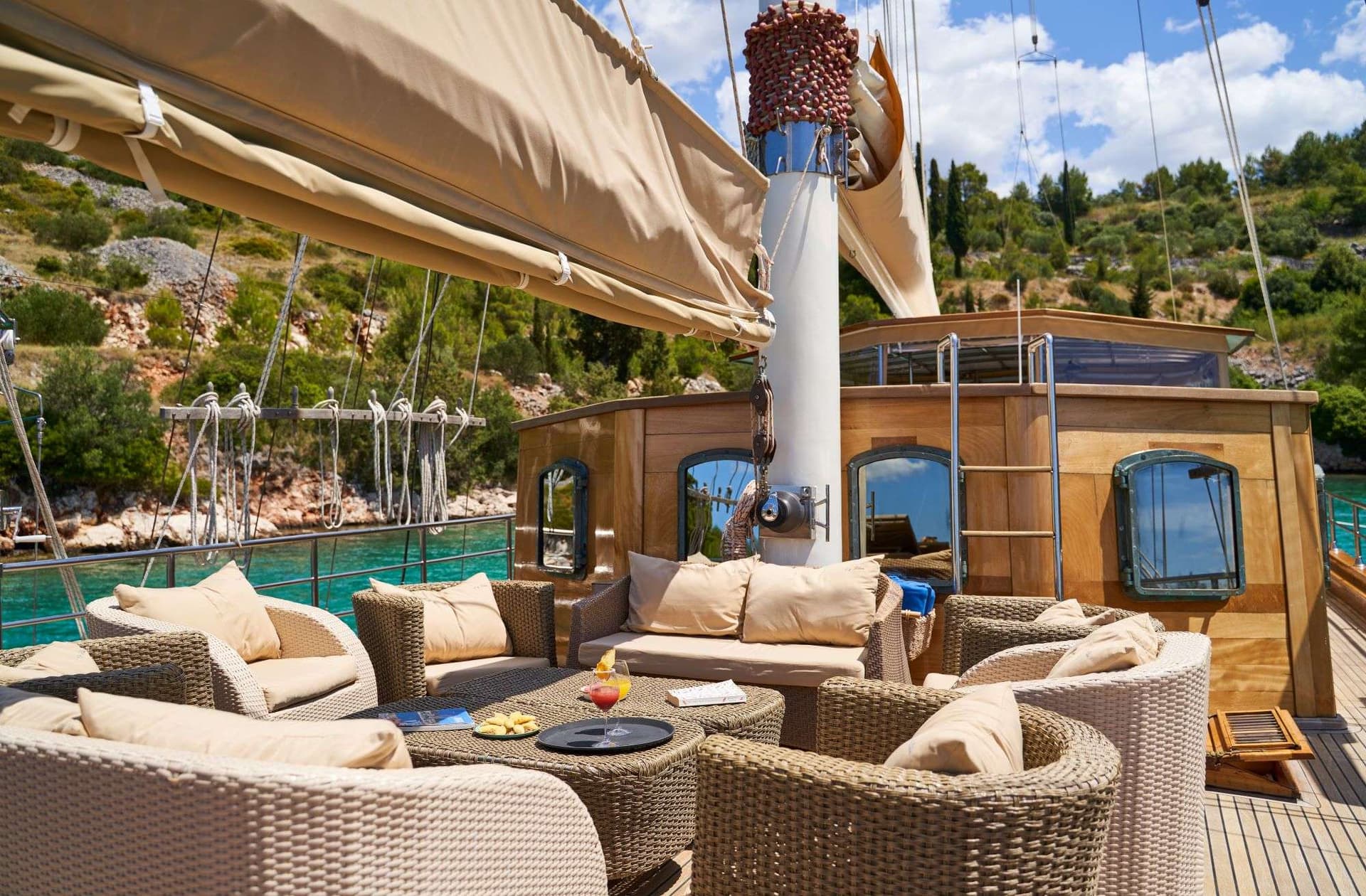 Mid ship lounge area