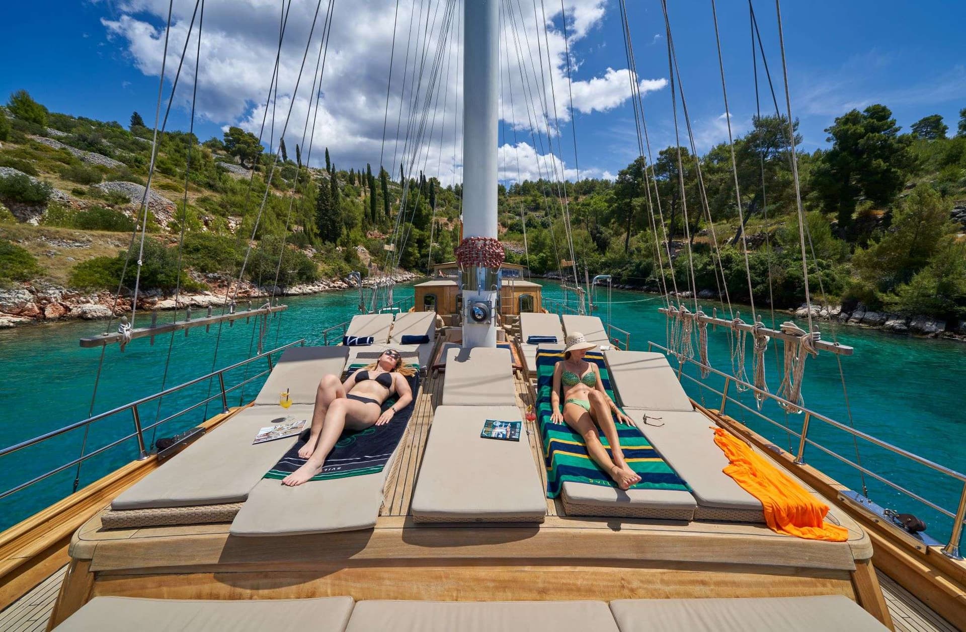 Elevated sunbathing area