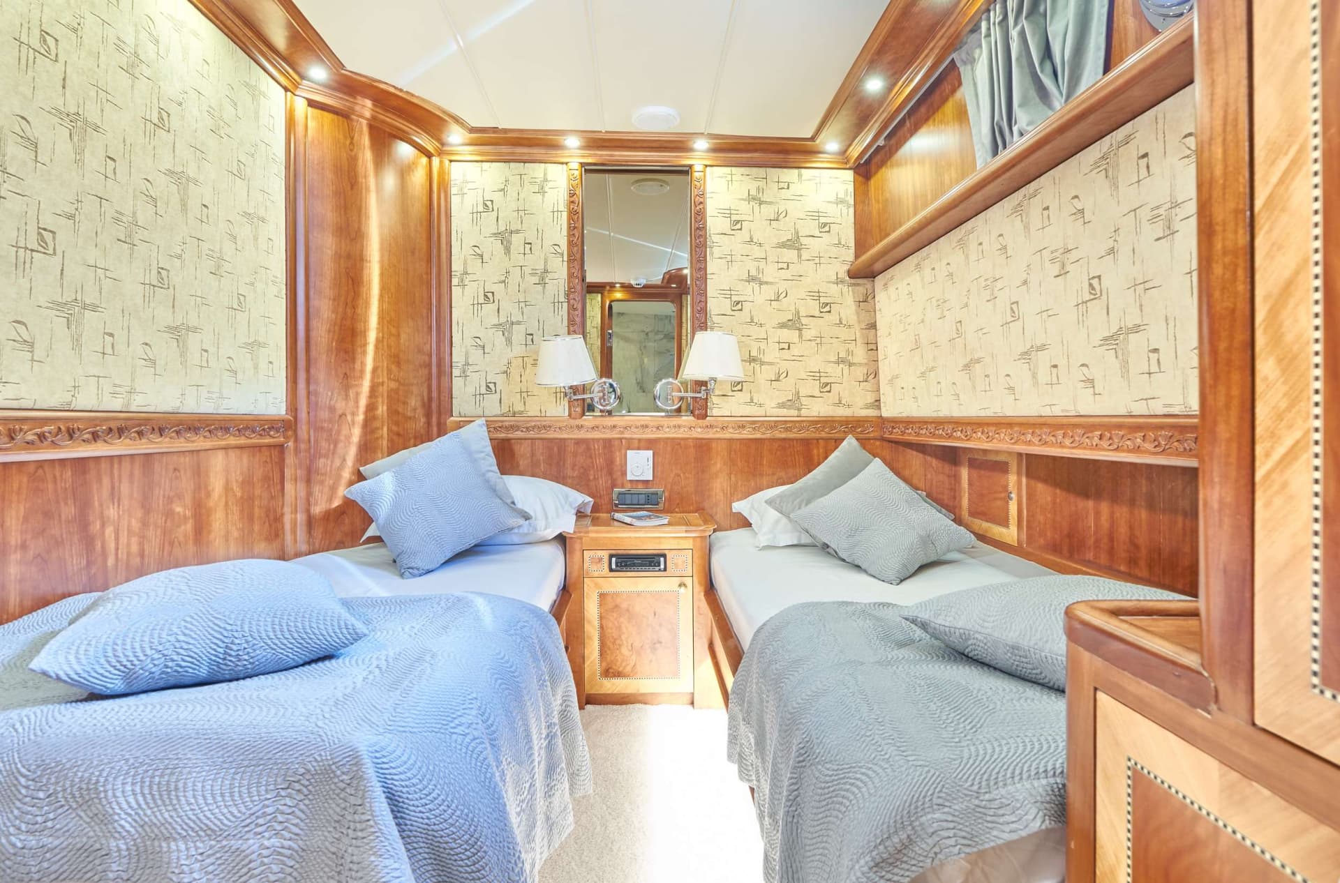 Twin cabin