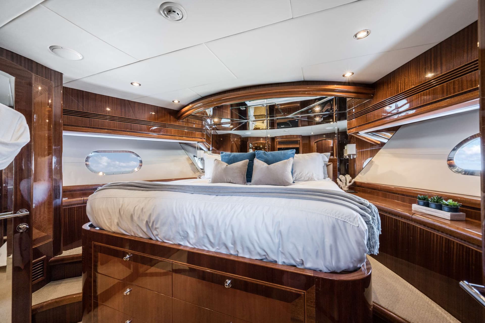King Forward VIP Stateroom