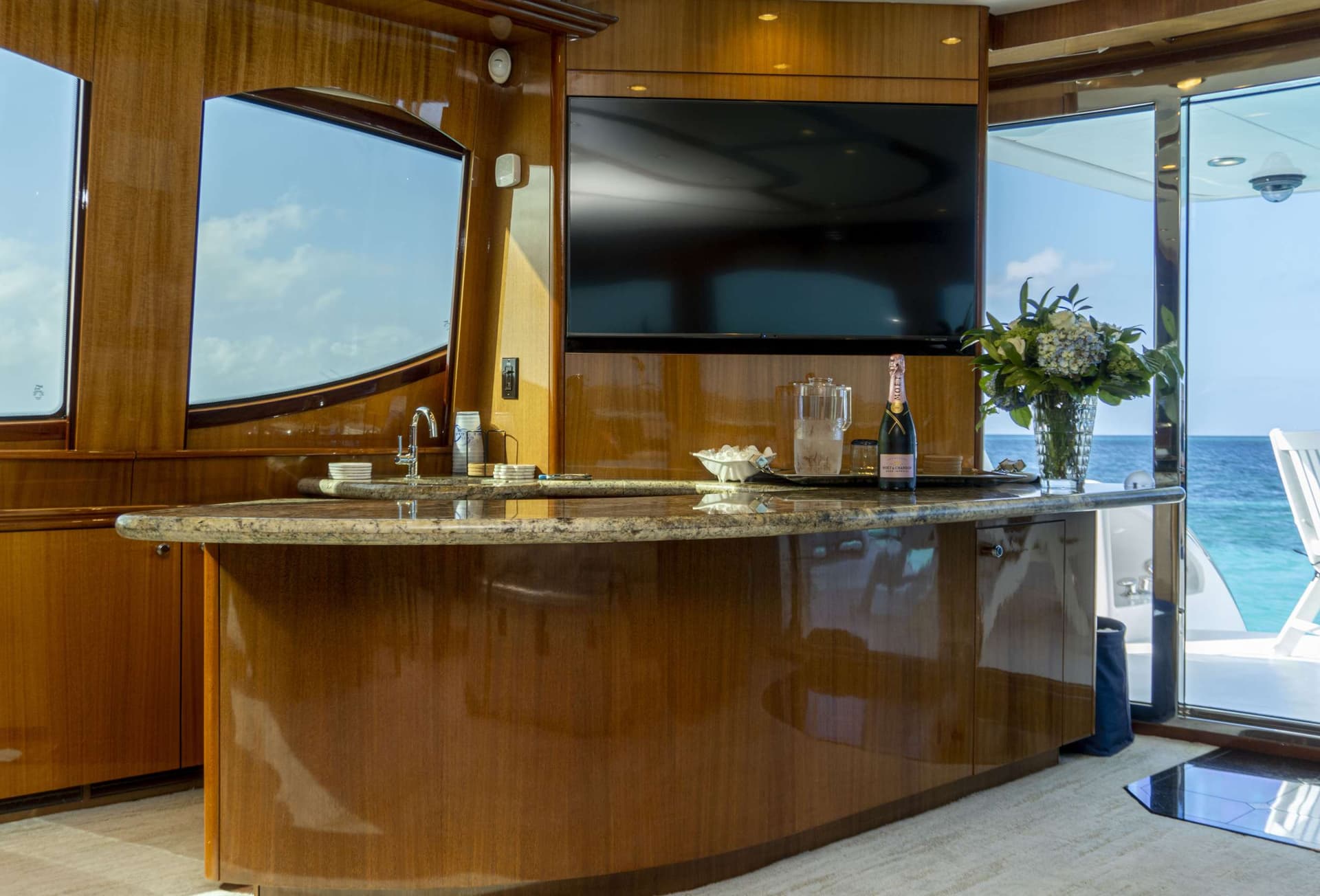 Salon Bar looking aft