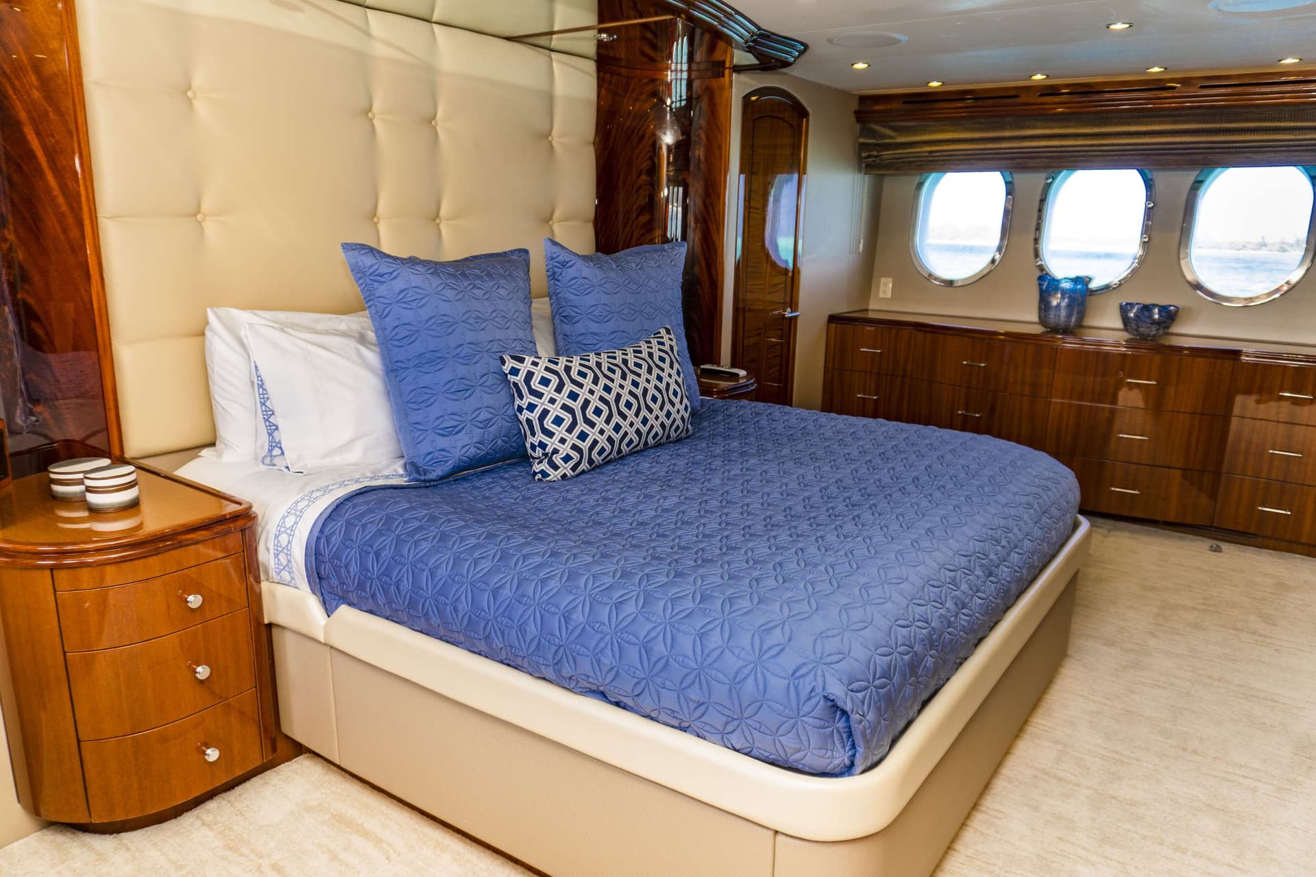 King Primary Stateroom