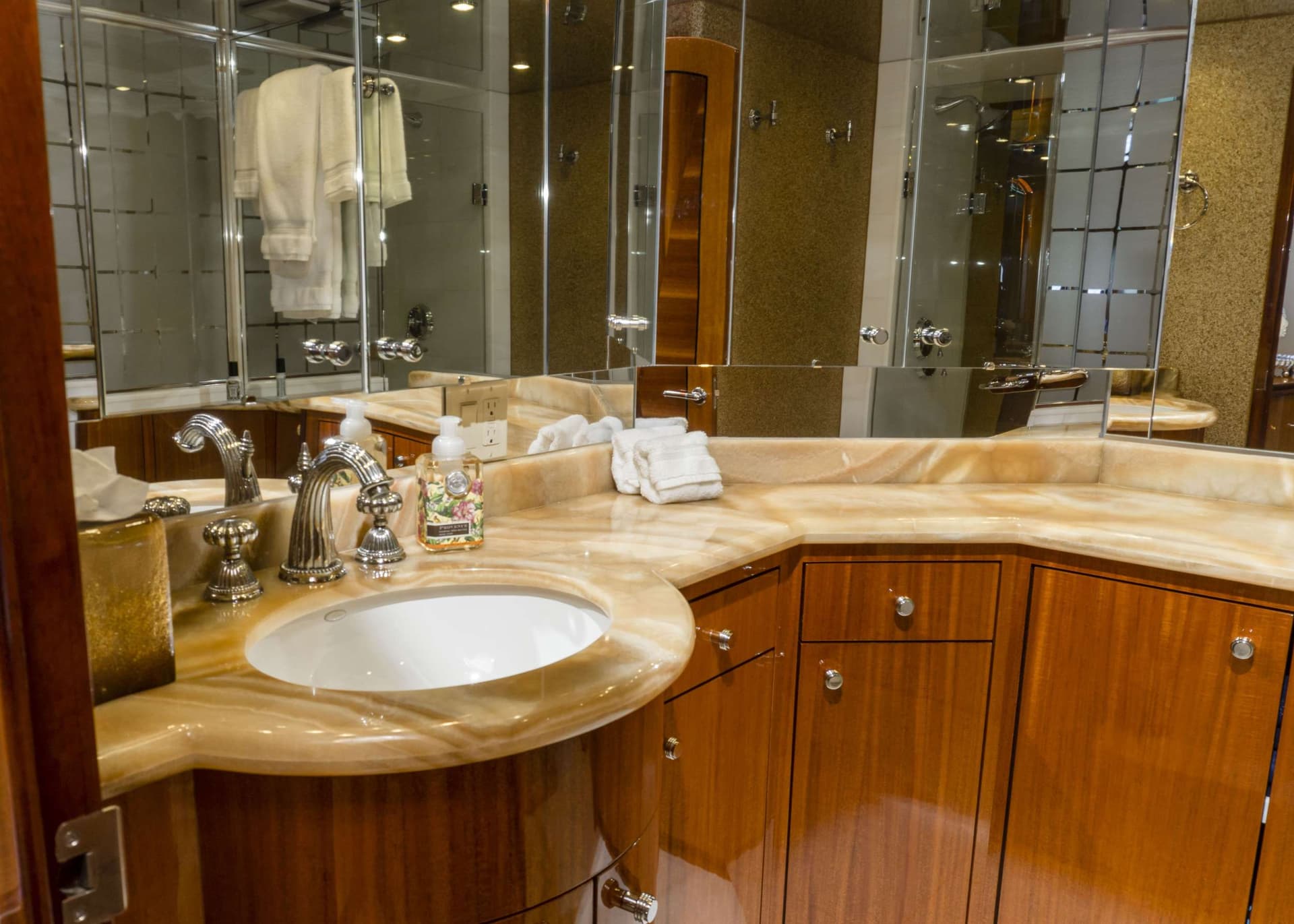 King Primary Stateroom En-suite