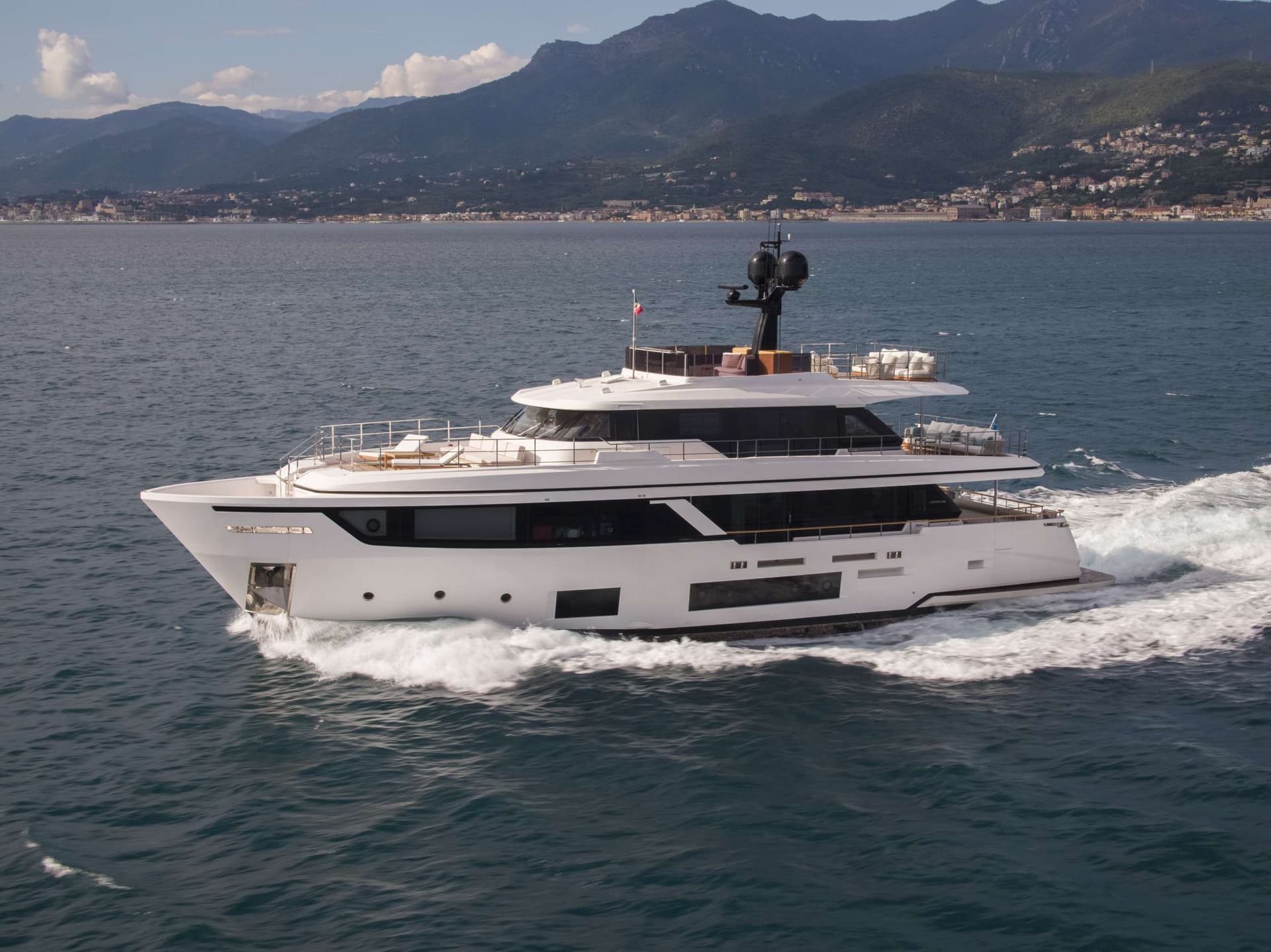 RARE GEM – Custom Line
