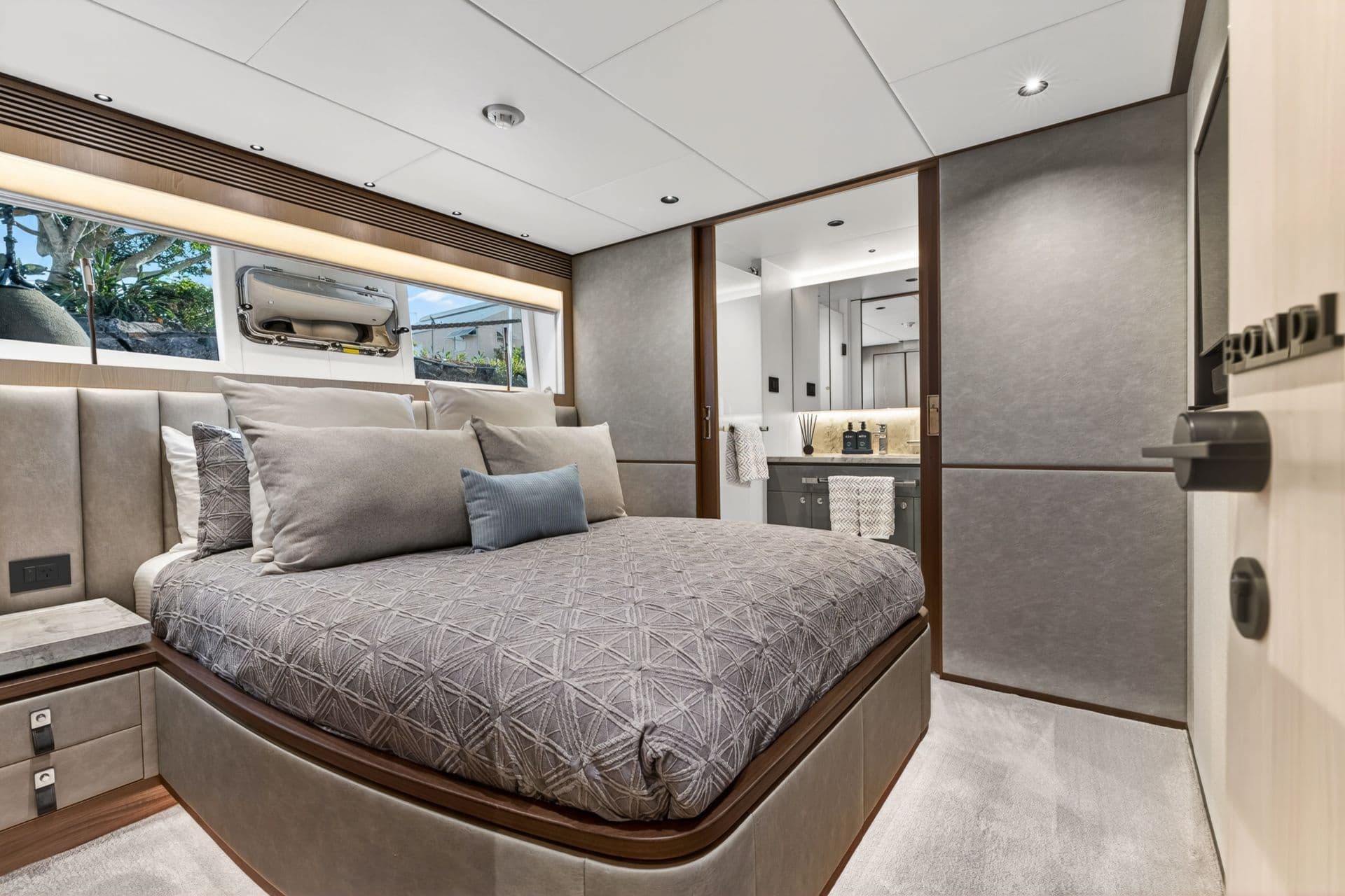 Queen Cabin - Bondi