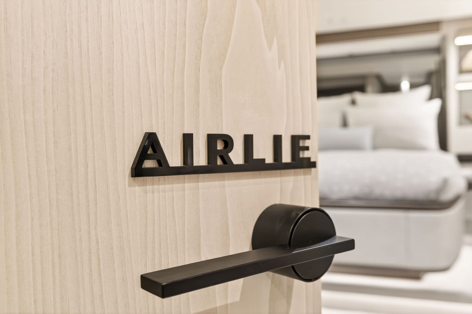 Queen Cabin - Airlie