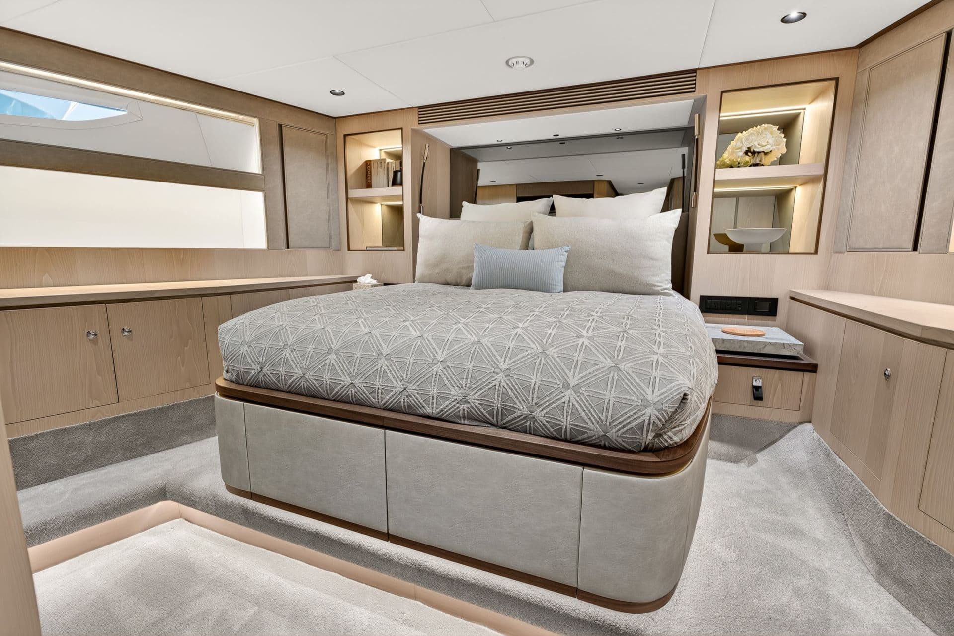 Queen Cabin - Airlie