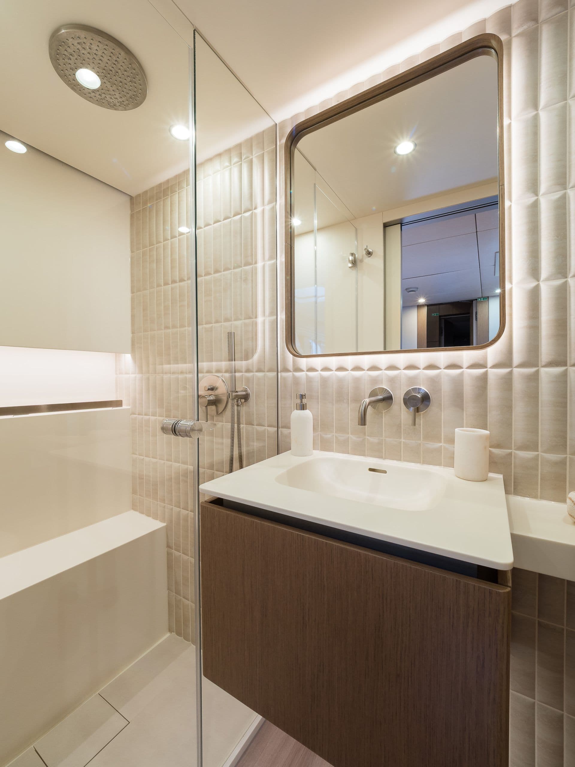 Guest toilet/shower