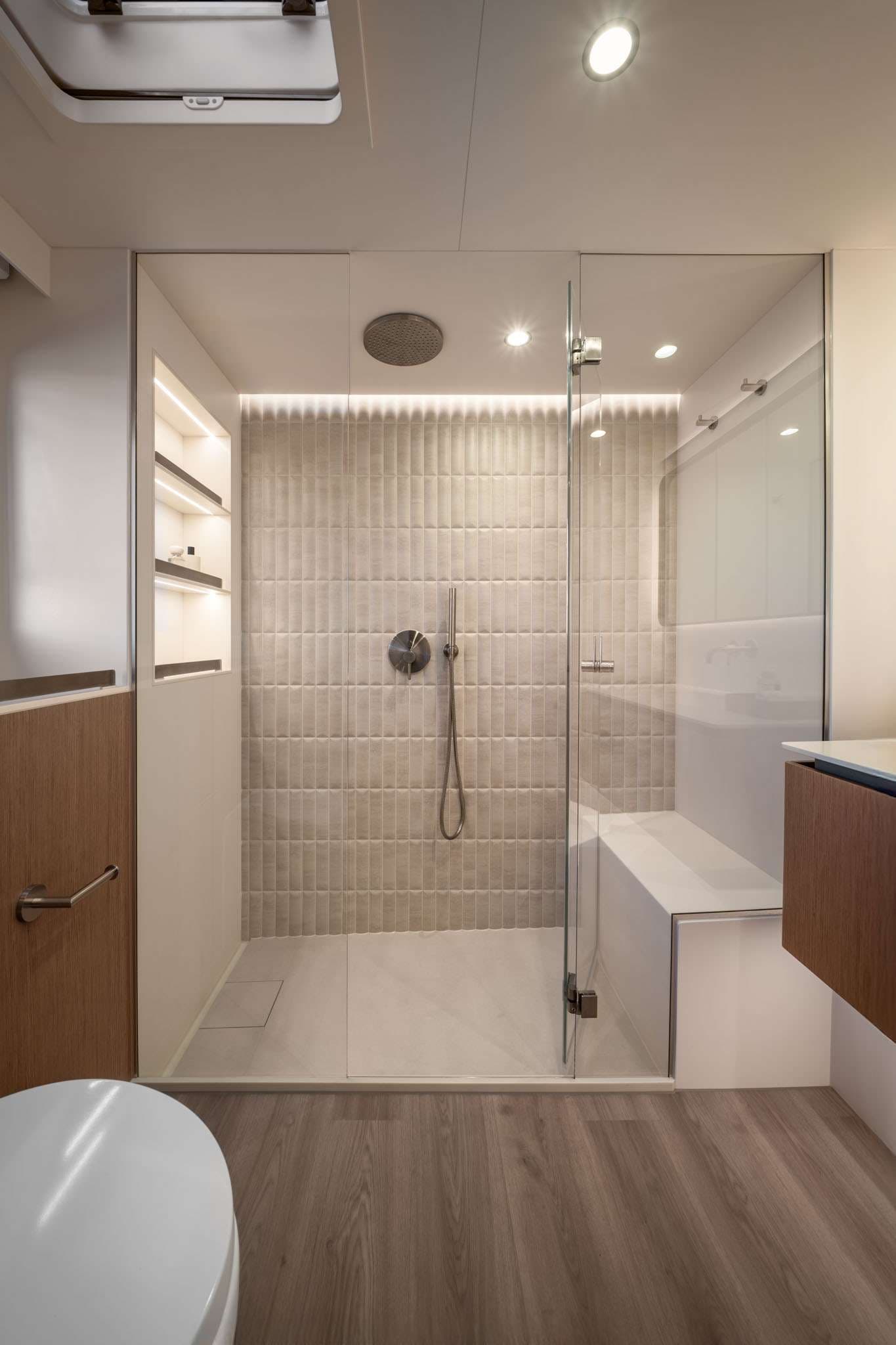 Master toiler/shower