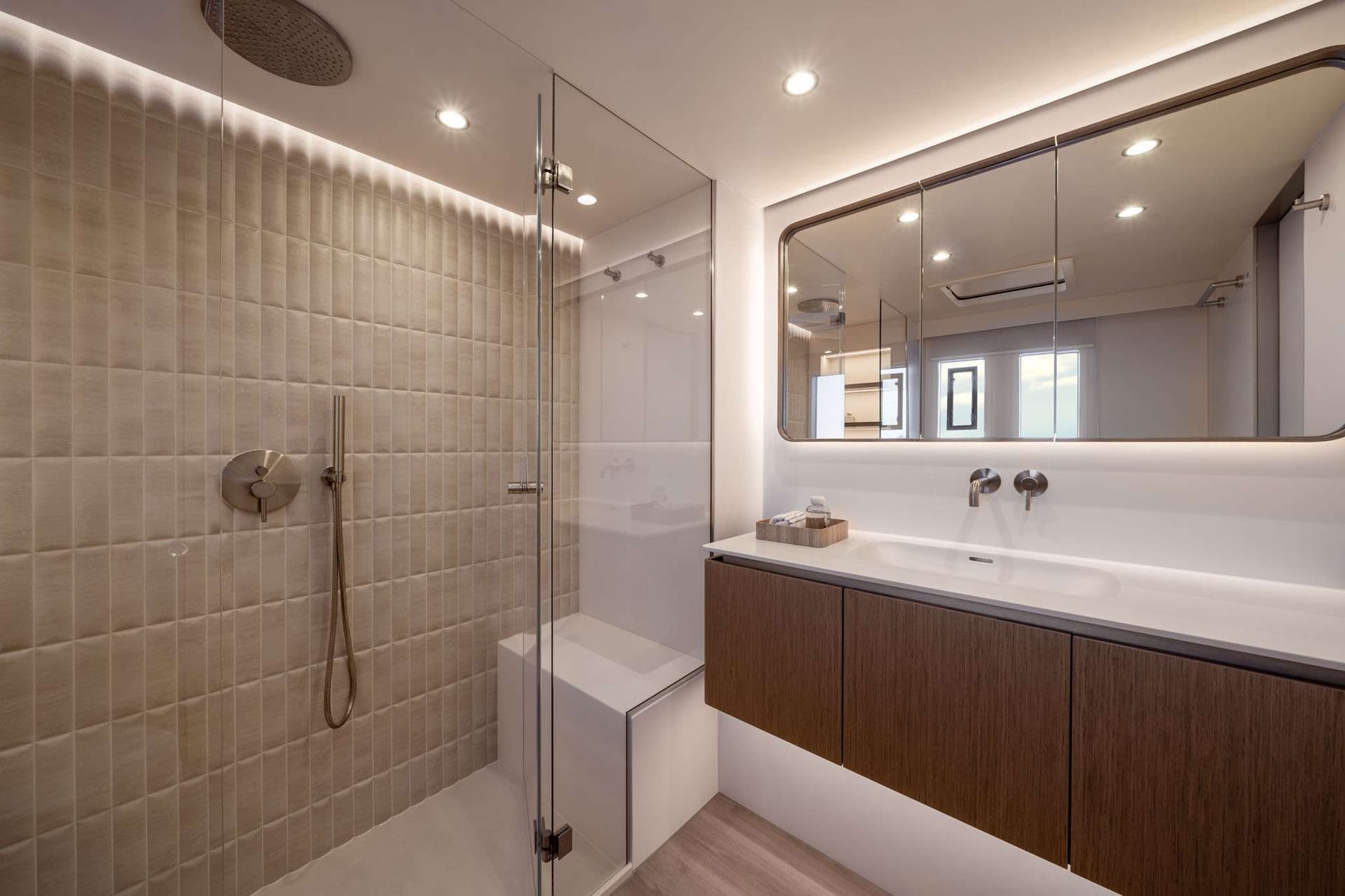 Master toiler/shower
