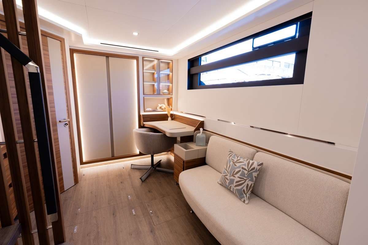 Primary desk & settee