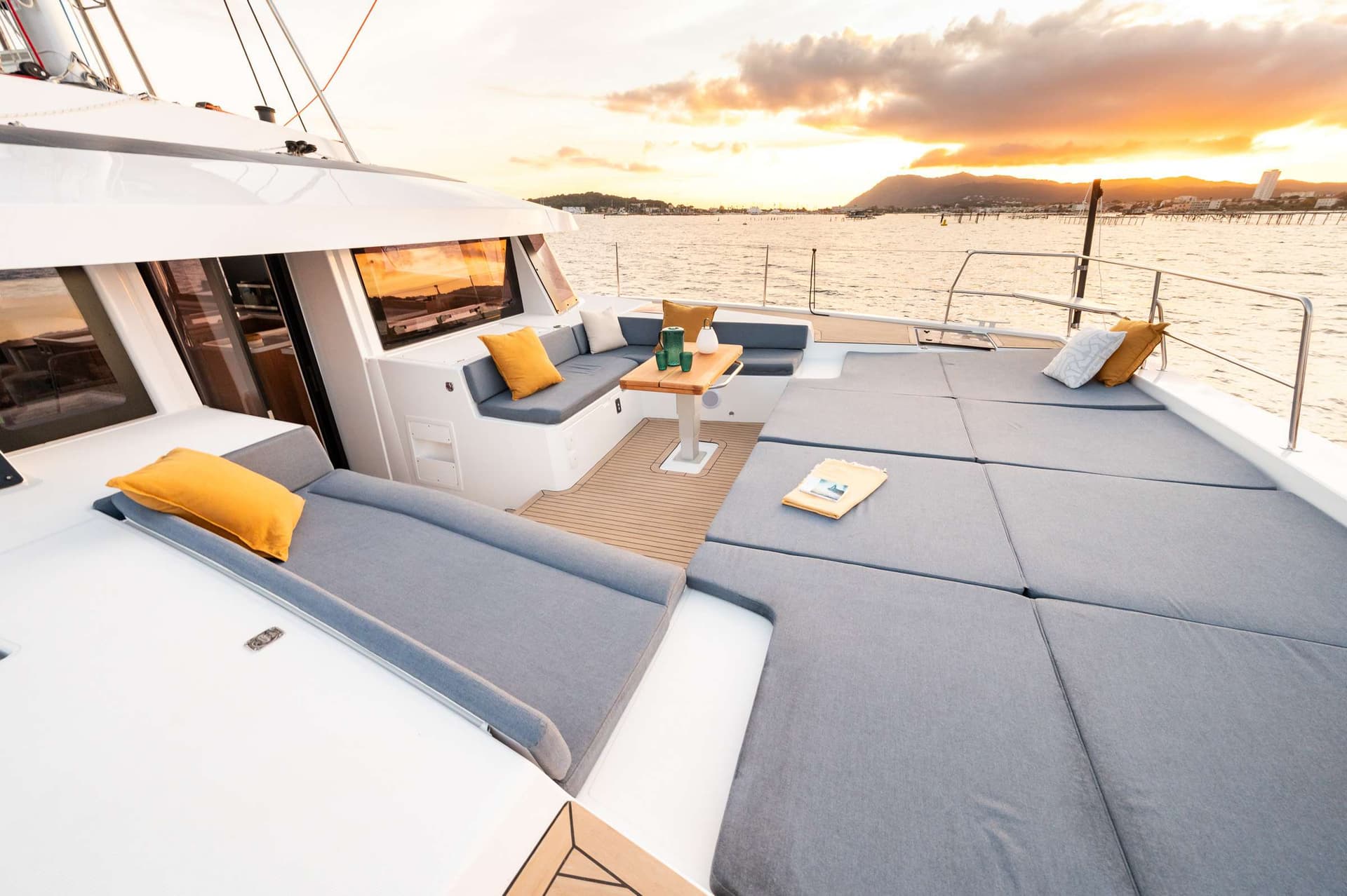 CRAFT WITH A SEA