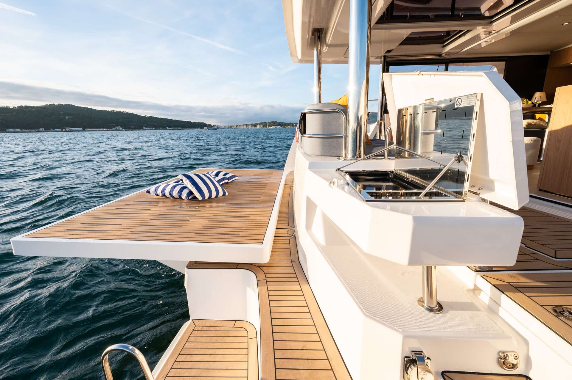 CRAFT WITH A SEA