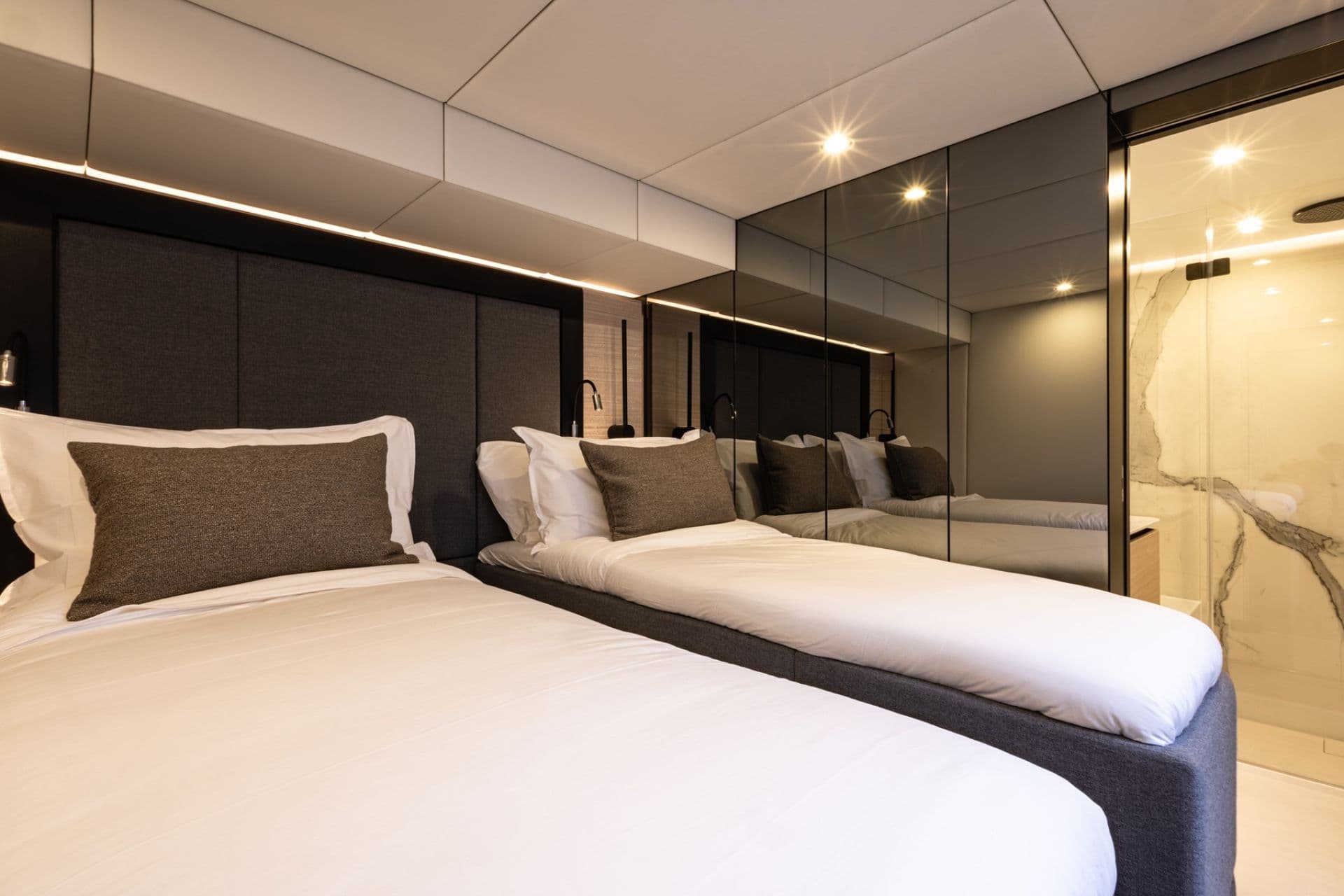 Queen/Twin convertable cabin