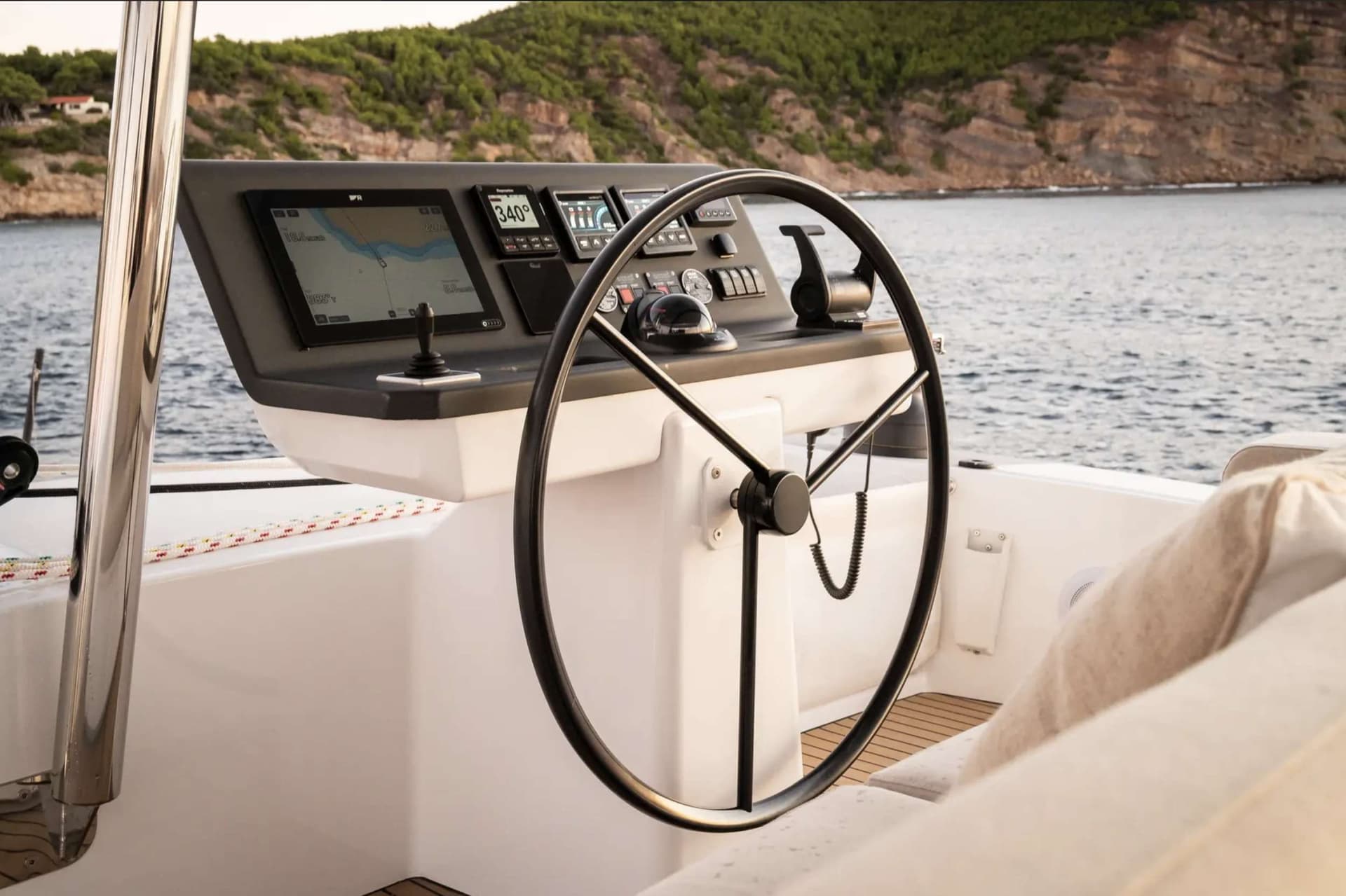 Flybridge helm station