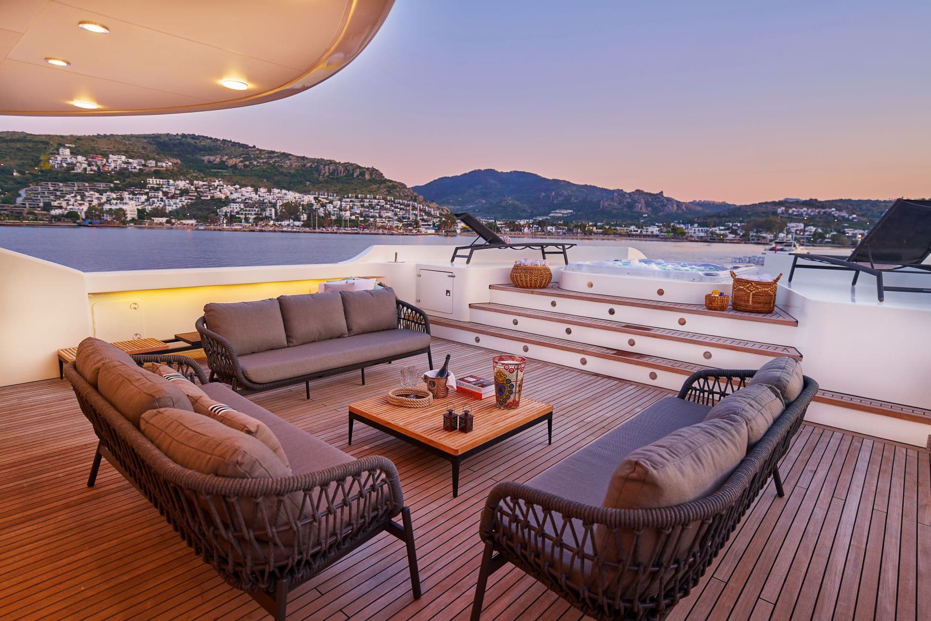 Sun deck with fully equipped bar, jacuzzi and seating. Sun Beds. Sun Canopy.