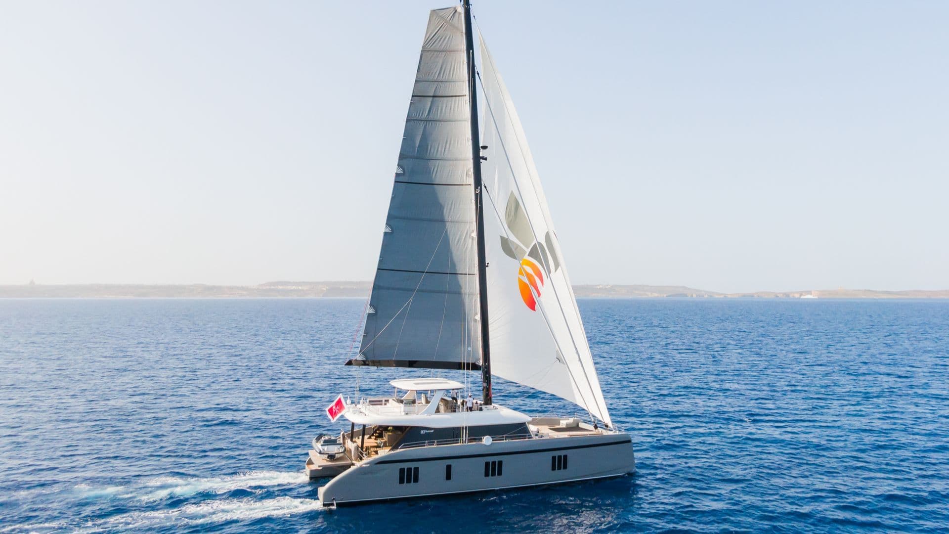 greyb-sunreef-sailing-catamaran-cruising-exterior