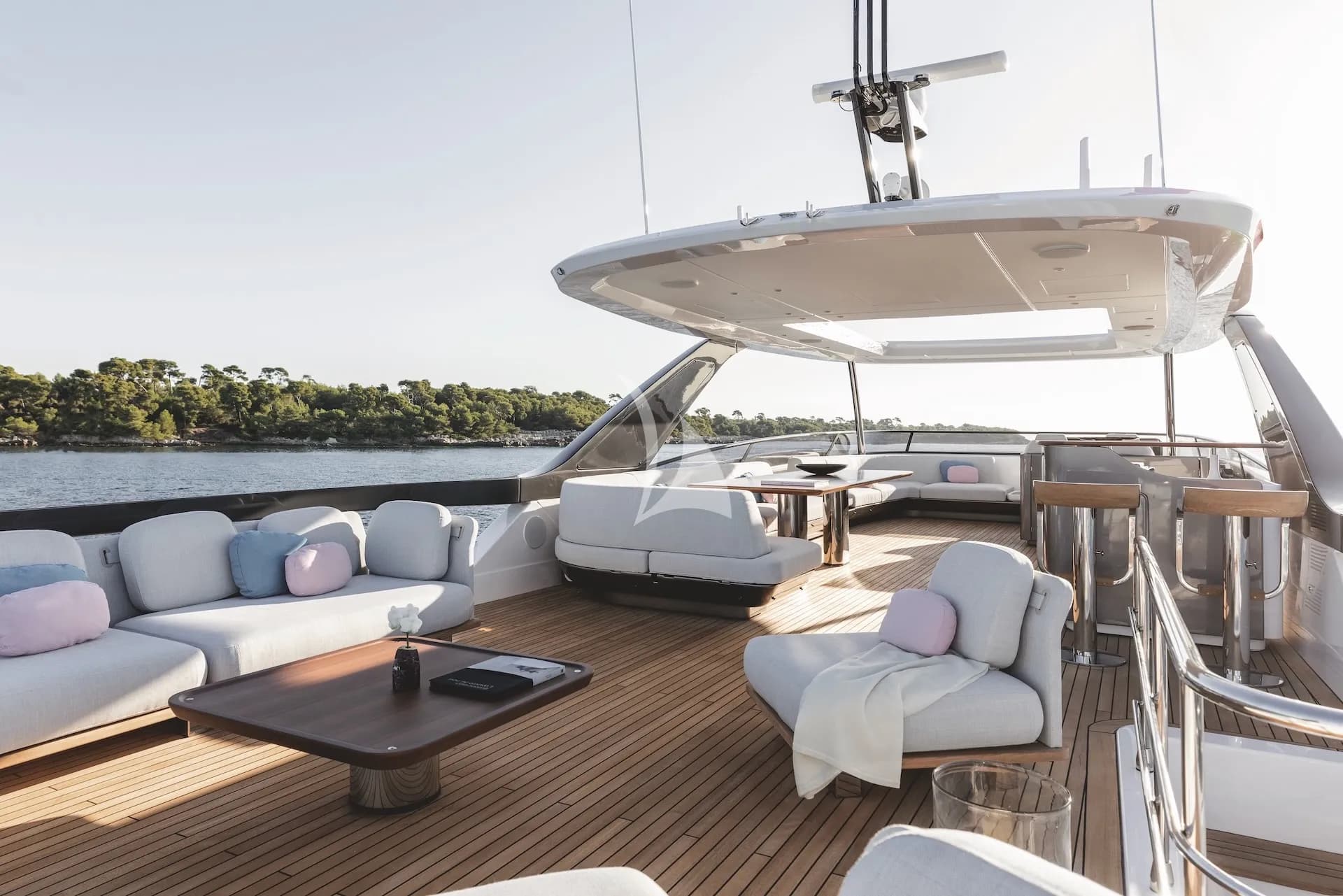 FIRST HORIZON – Exterior
