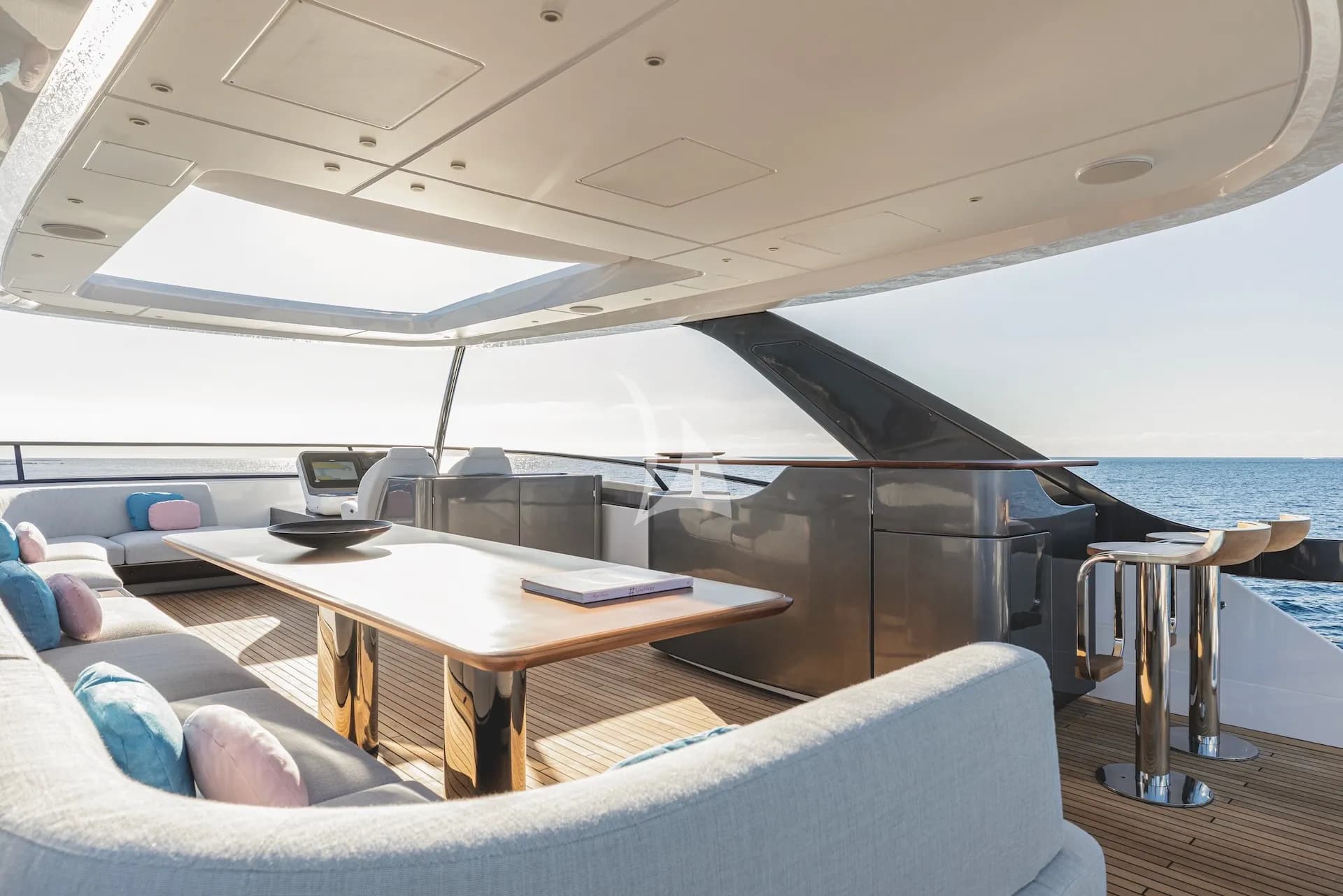 FIRST HORIZON – Exterior