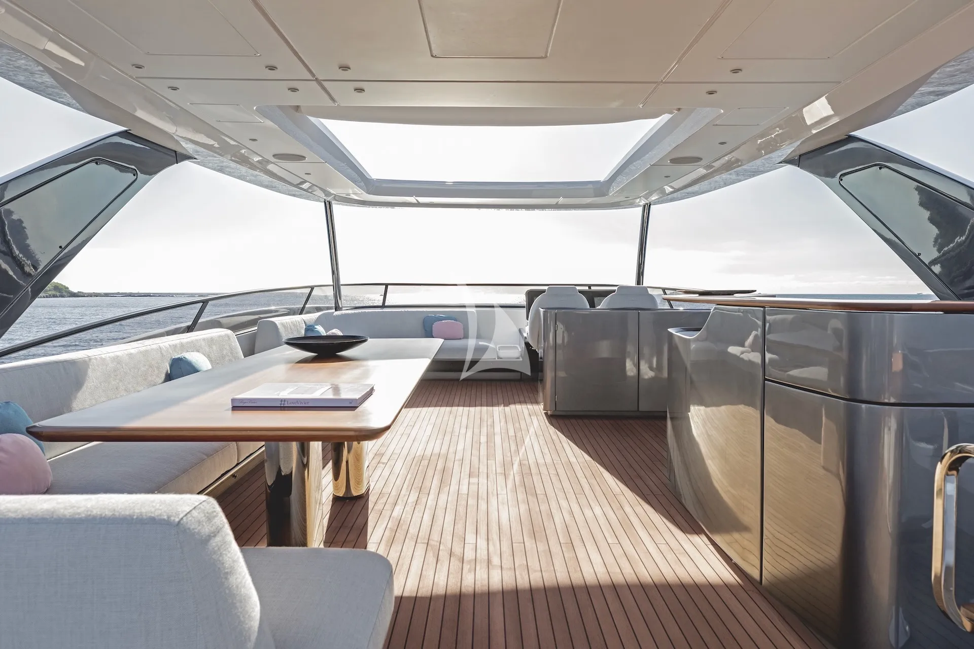 FIRST HORIZON – Exterior