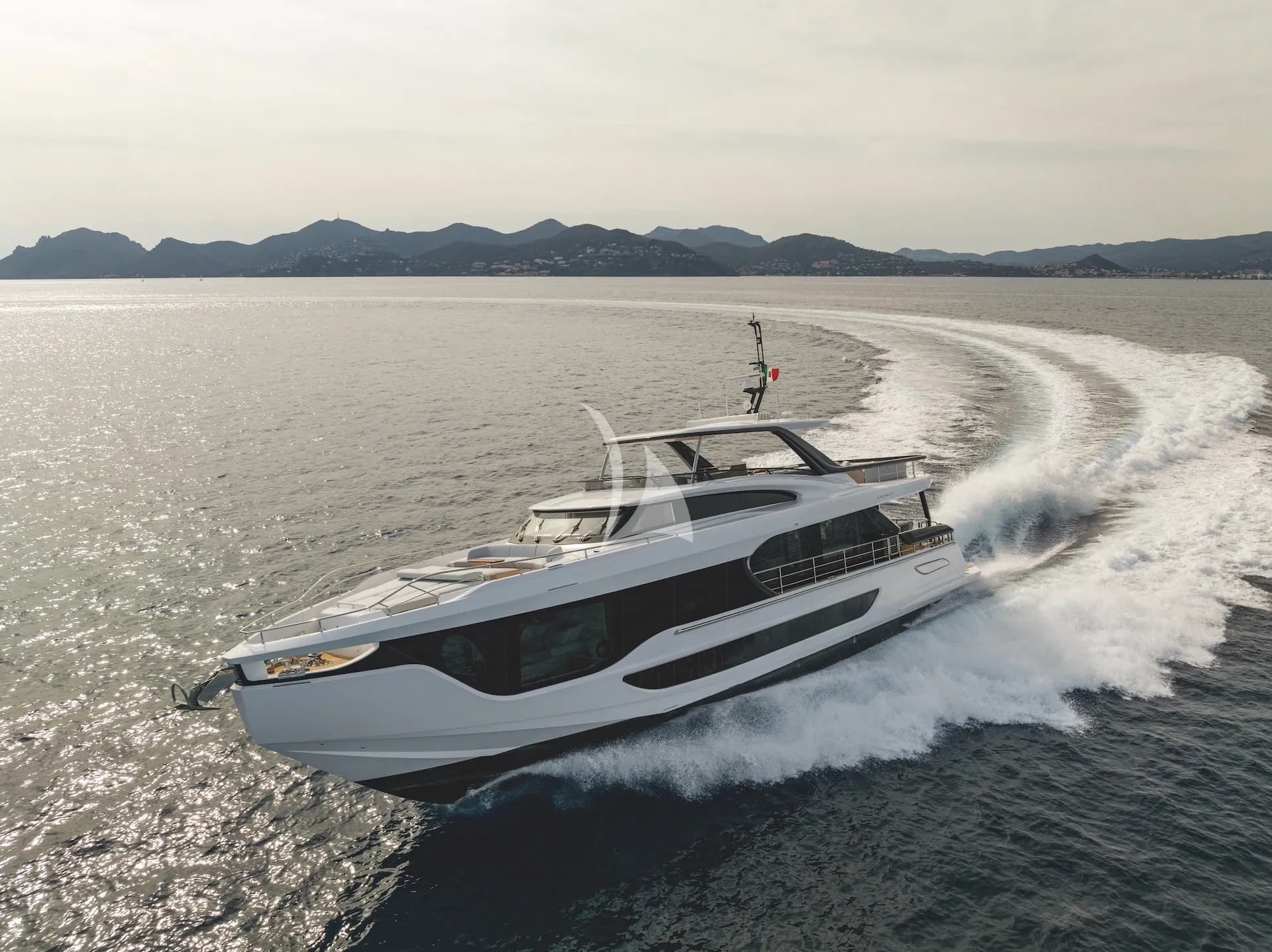 FIRST HORIZON – Exterior